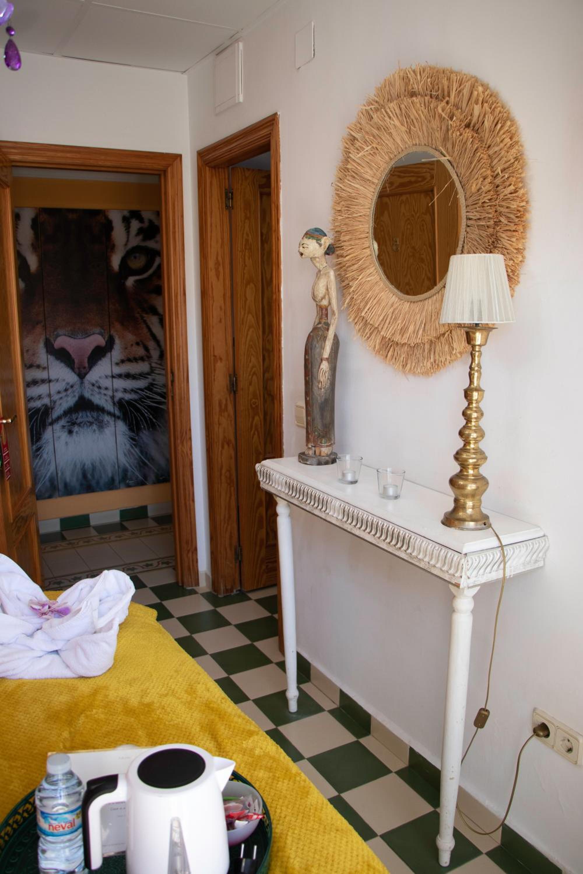 Double Room with Private Bathroom - Photo 45