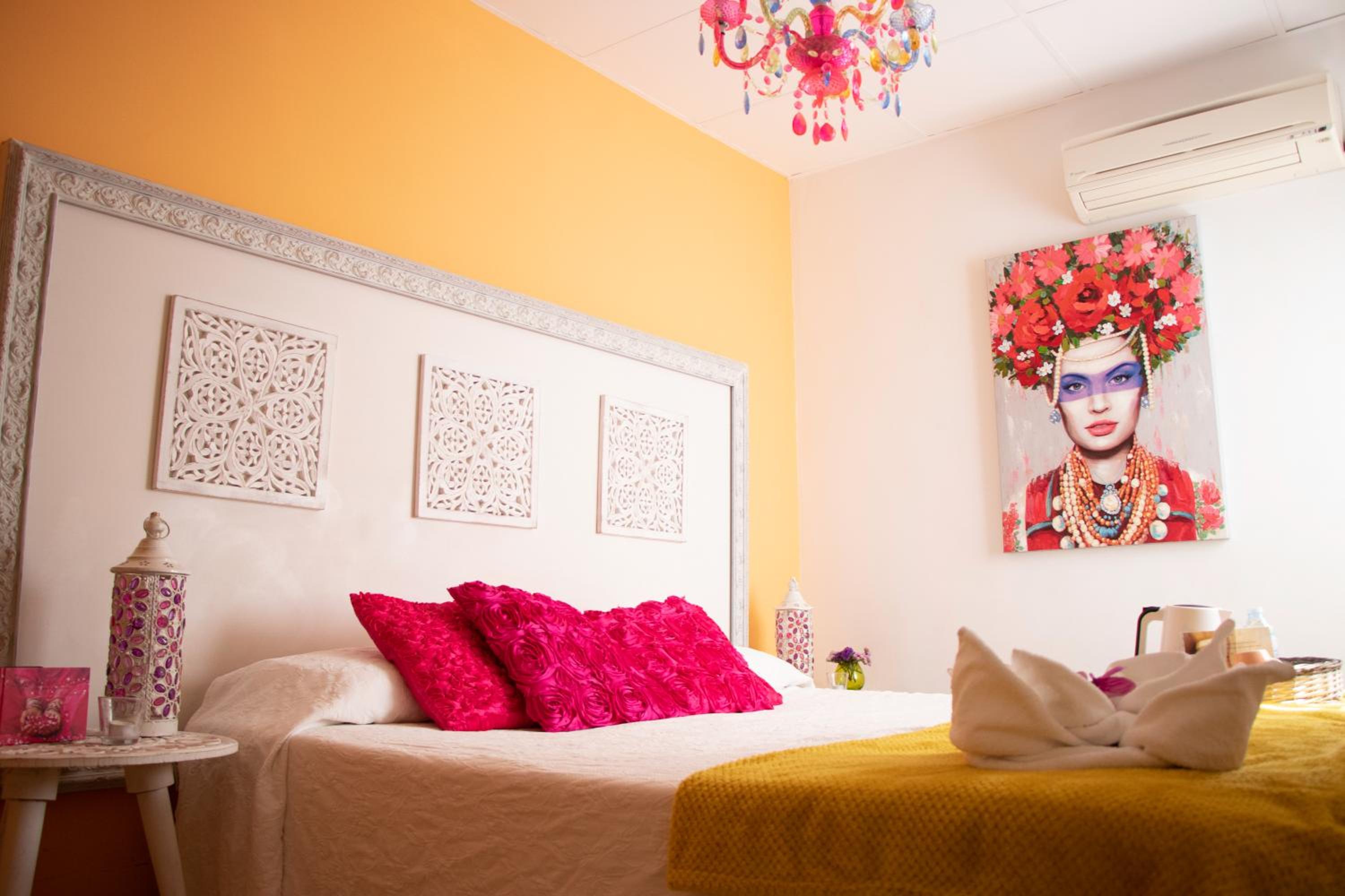 Double Room with Private Bathroom - Photo 46