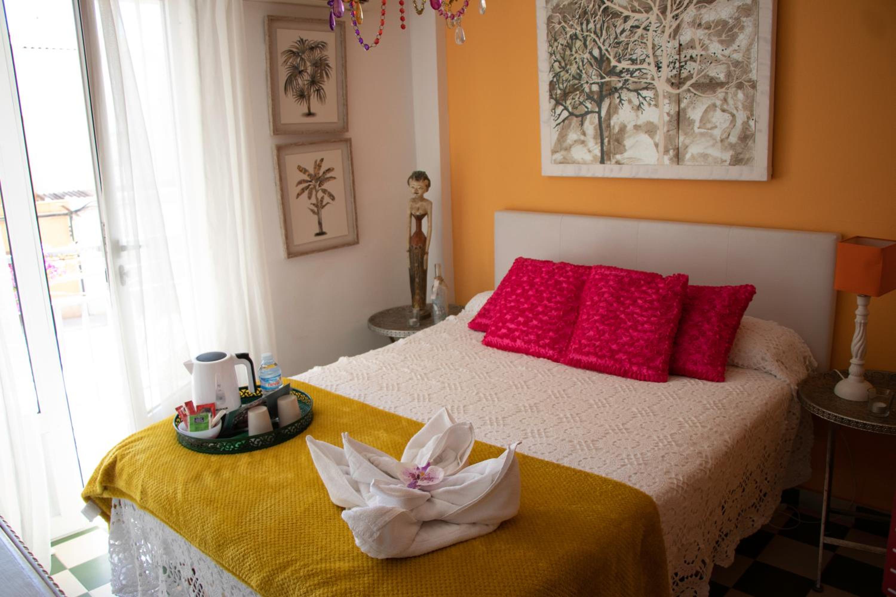 Double Room with Private Bathroom - Photo 48