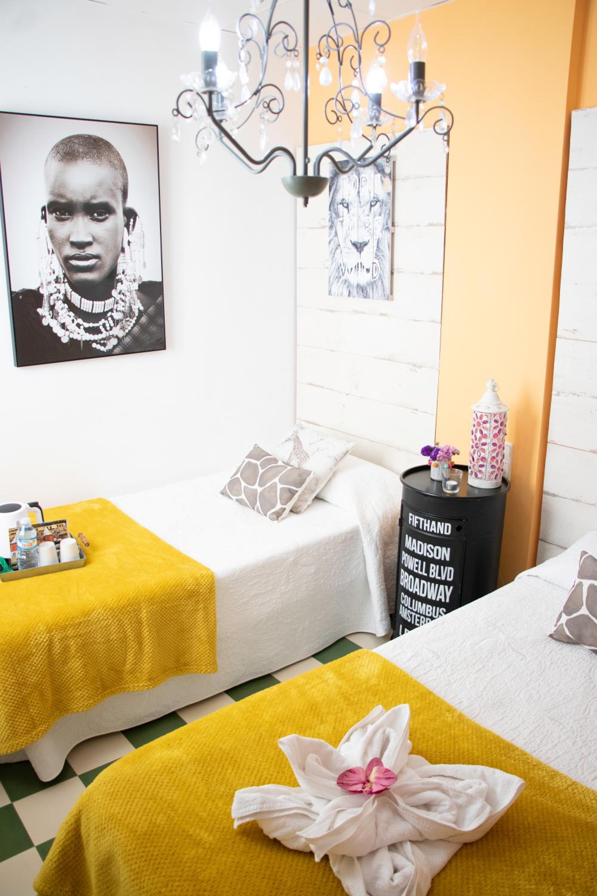 Double Room with Private Bathroom - Photo 49