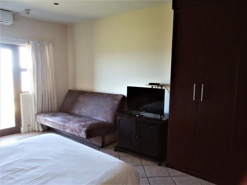 King Studio with Sofa Bed - Photo 15