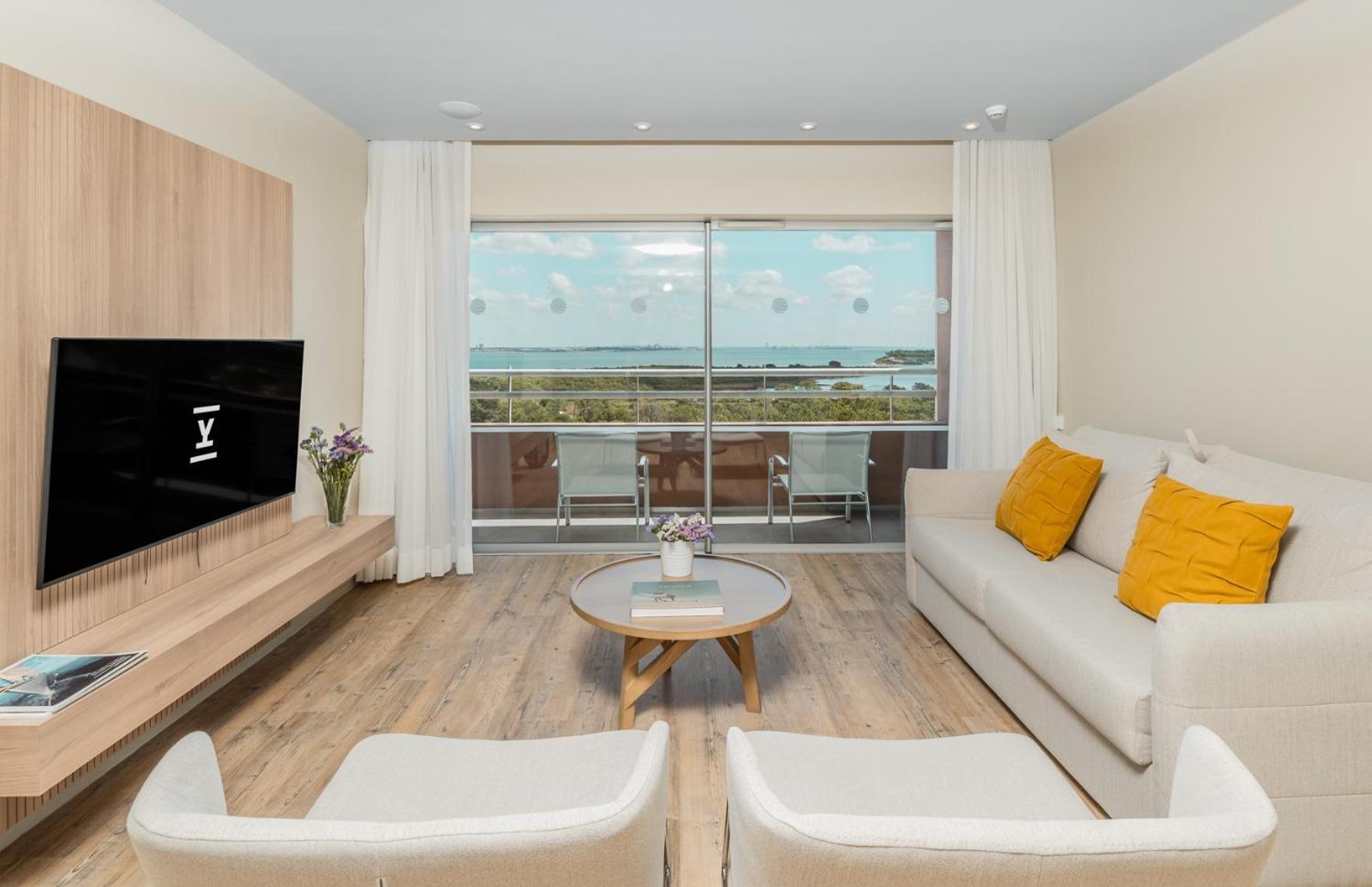 Premium One-Bedroom Apartment with River View - Photo 4