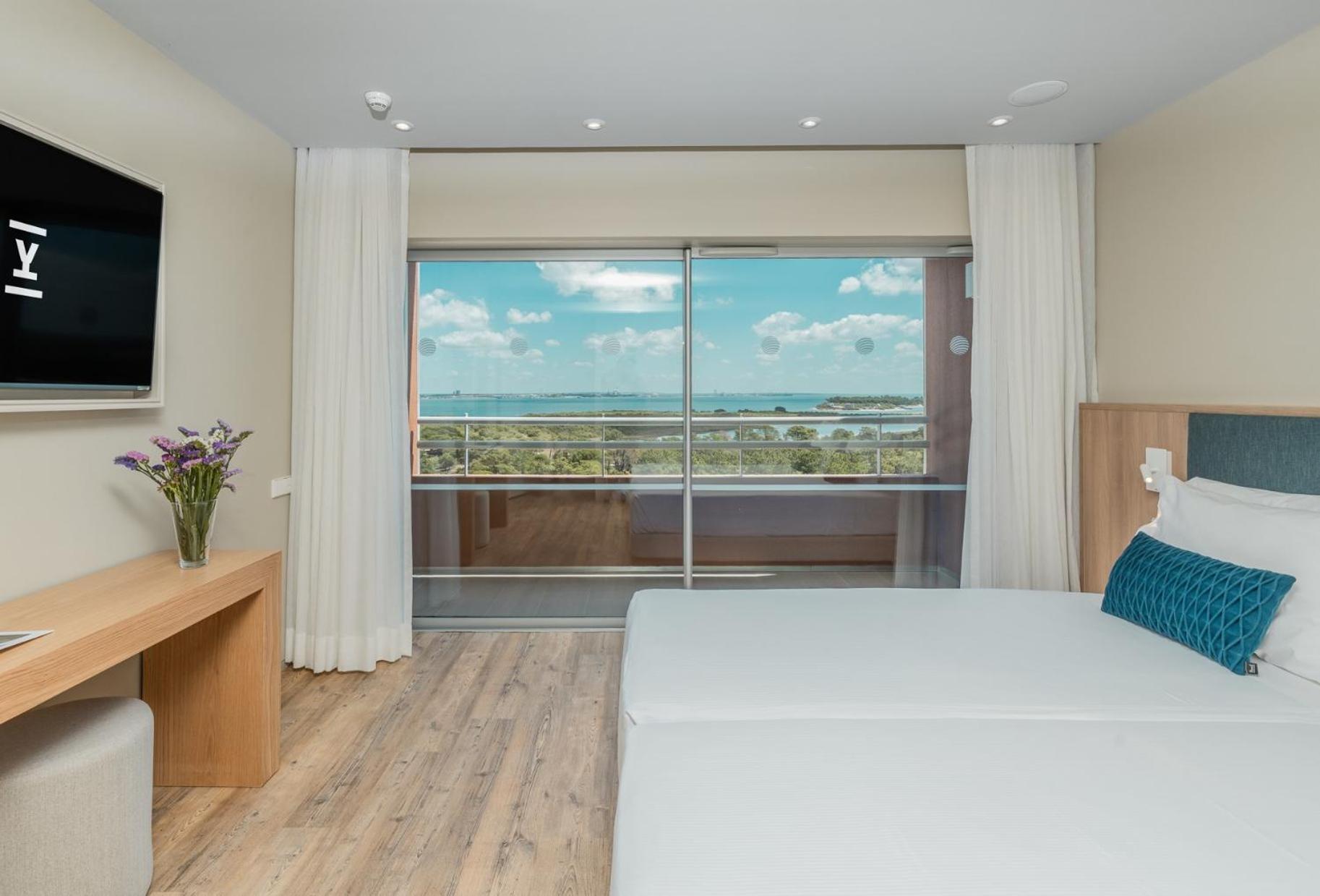 Premium One-Bedroom Apartment with River View - Photo 5