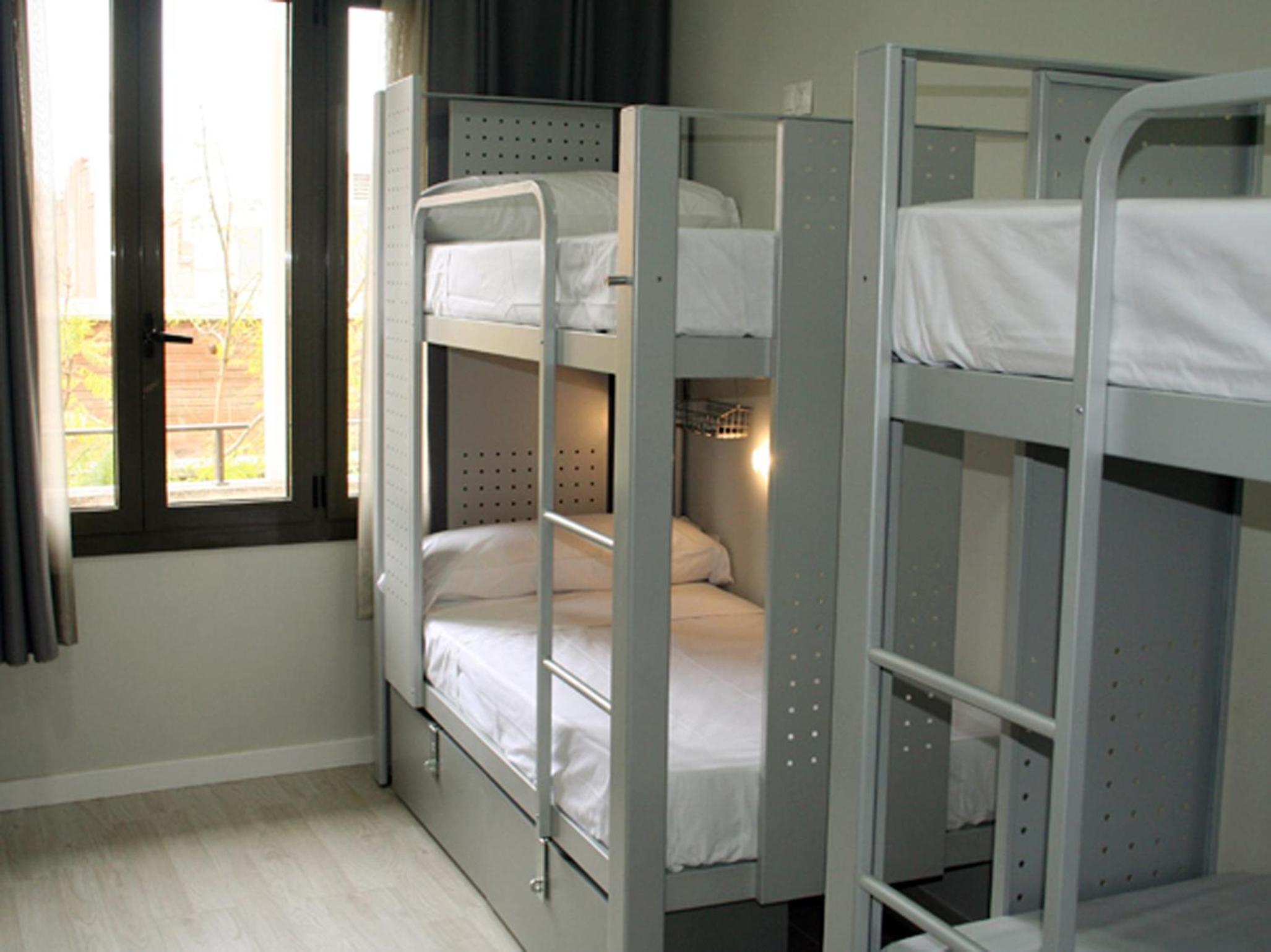Bed in 6-Bed Mixed Dormitory Room photo 3