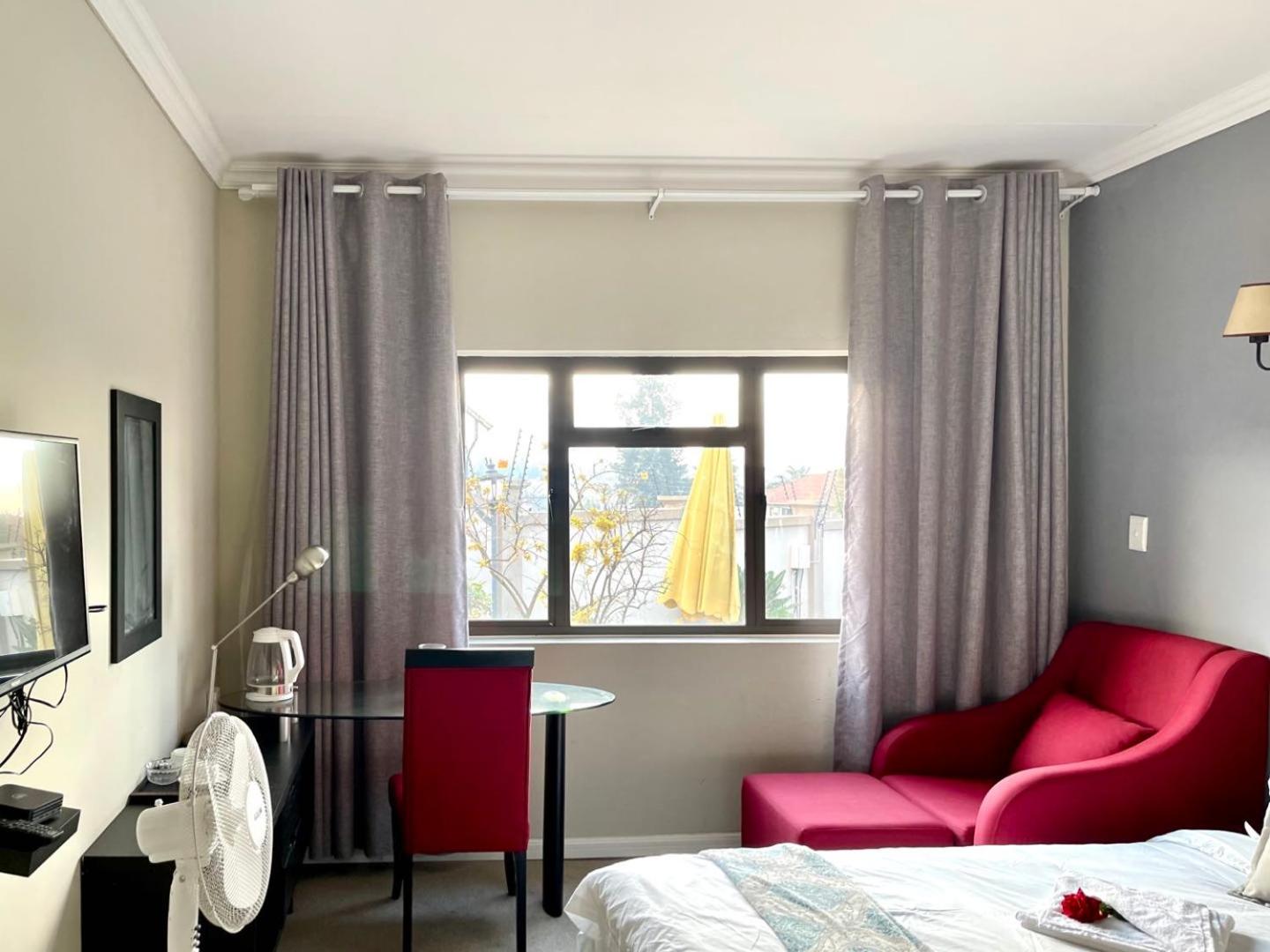 Double Room with Private Bathroom - Photo 4