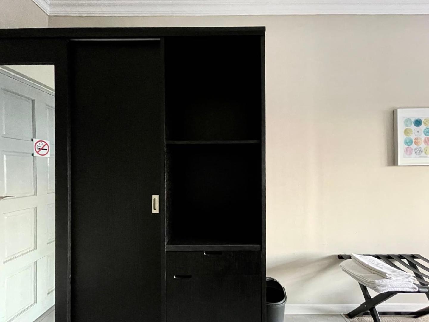 Double Room with Private Bathroom - Photo 2