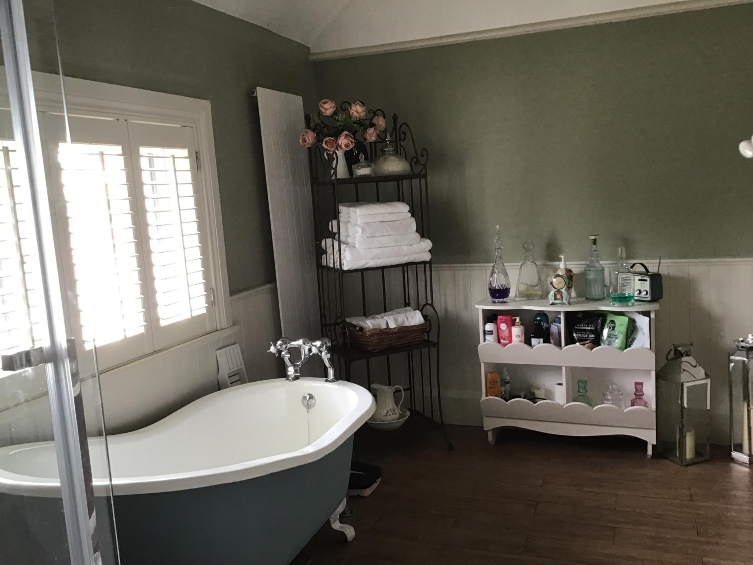 Standard King Room - Photo 2