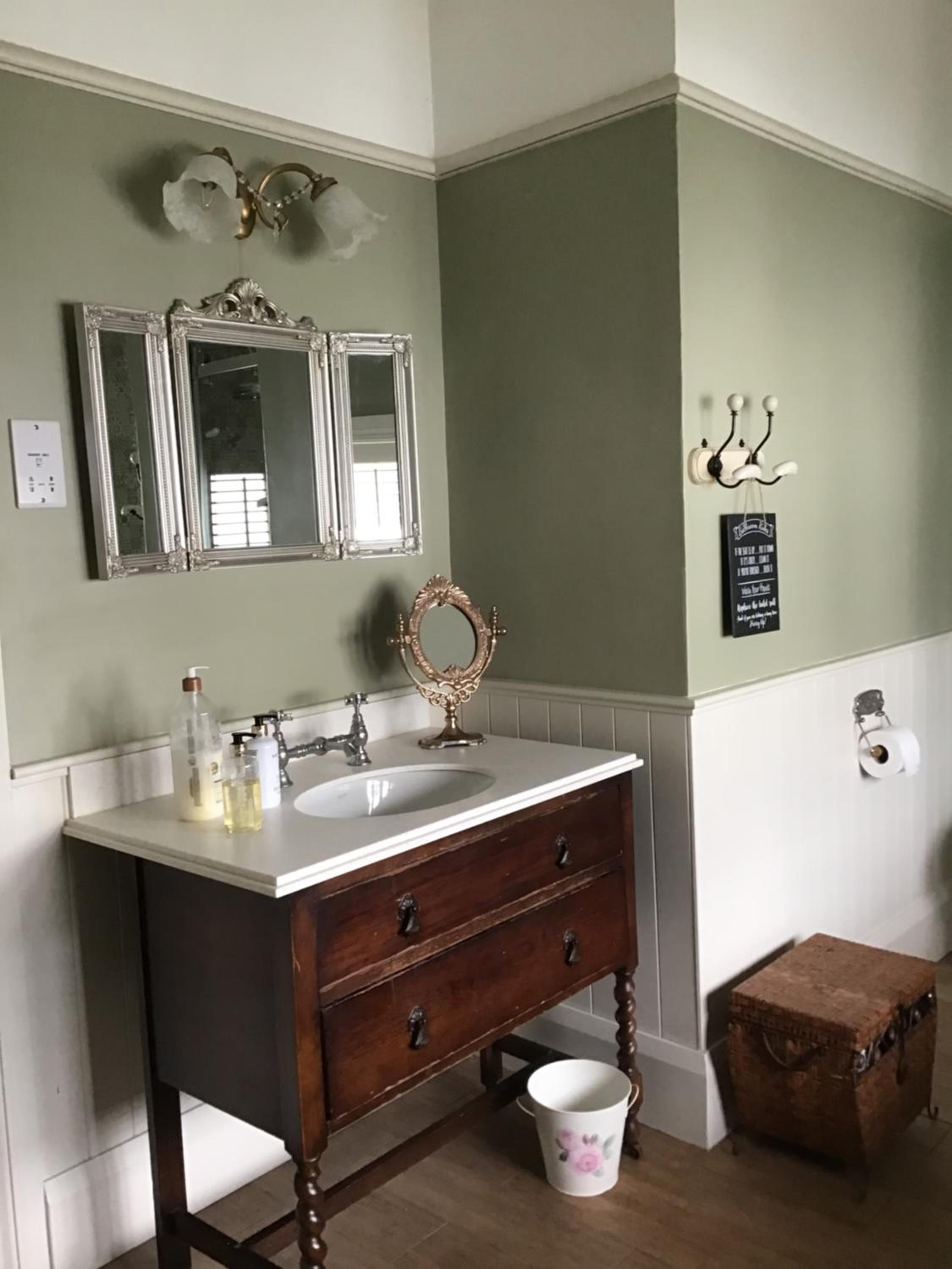 Standard King Room - Photo 4