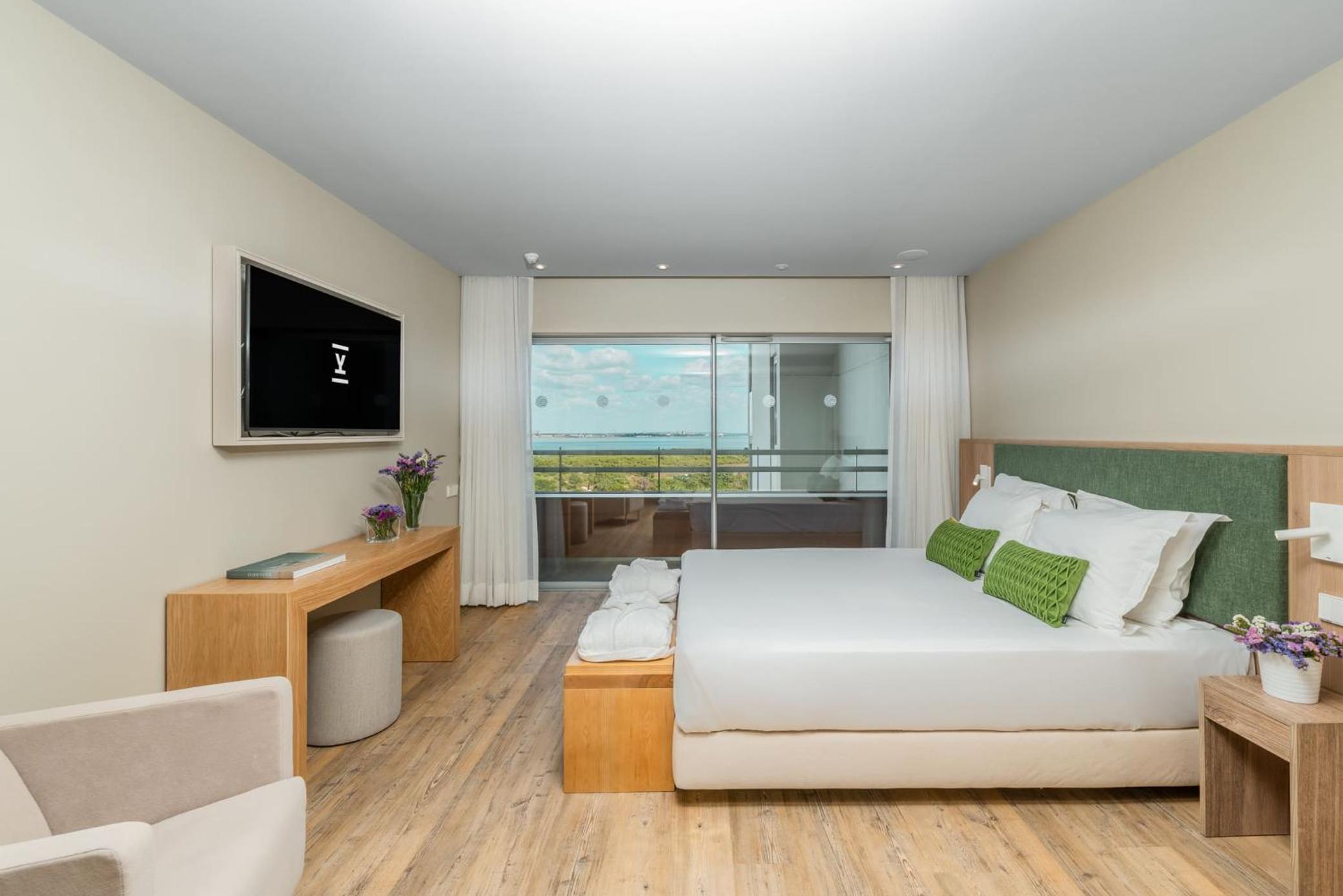 Premium Two-Bedroom Apartment with River View - Photo 2