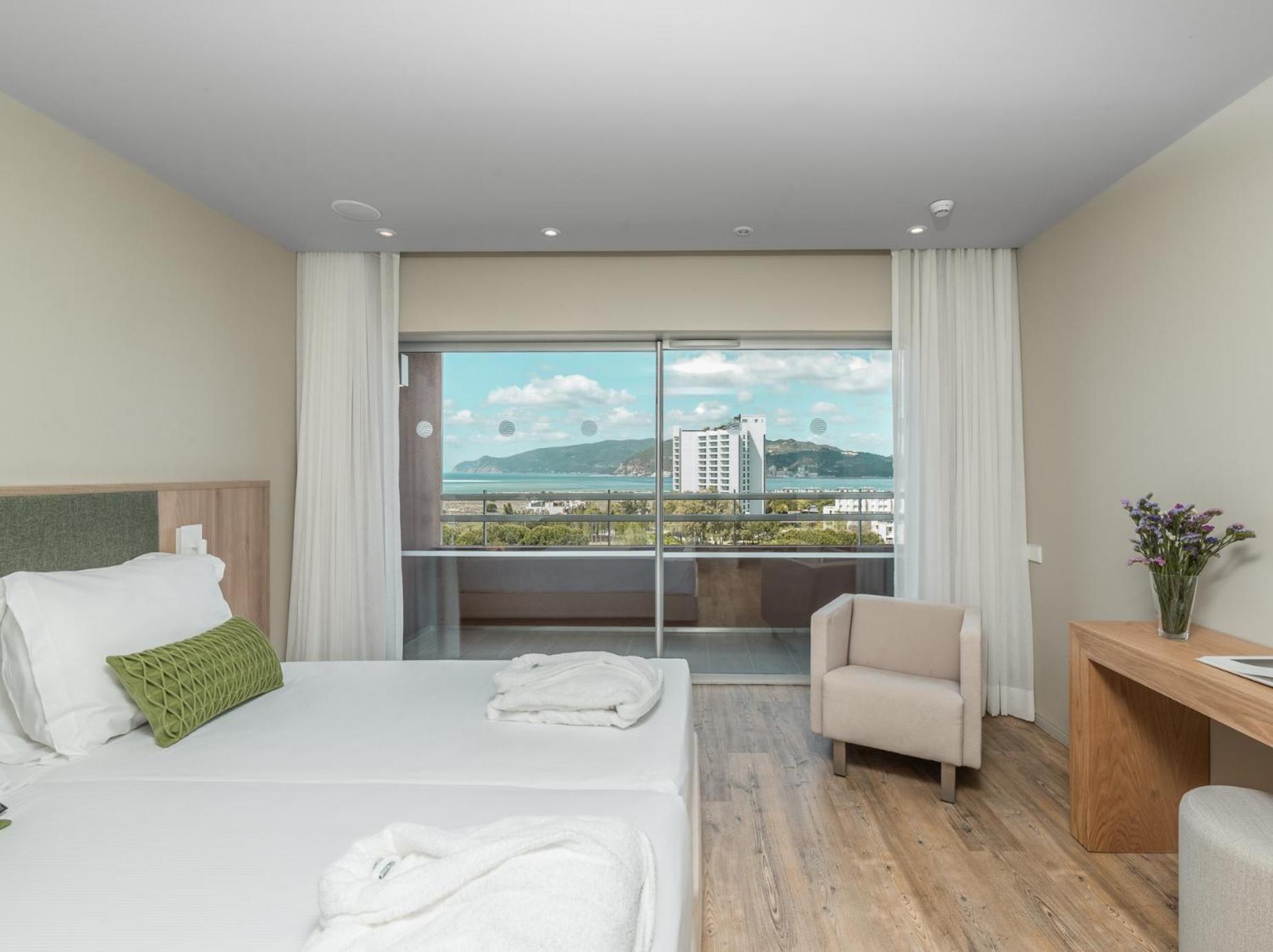 Premium Two-Bedroom Suite with Sea View - Photo 6