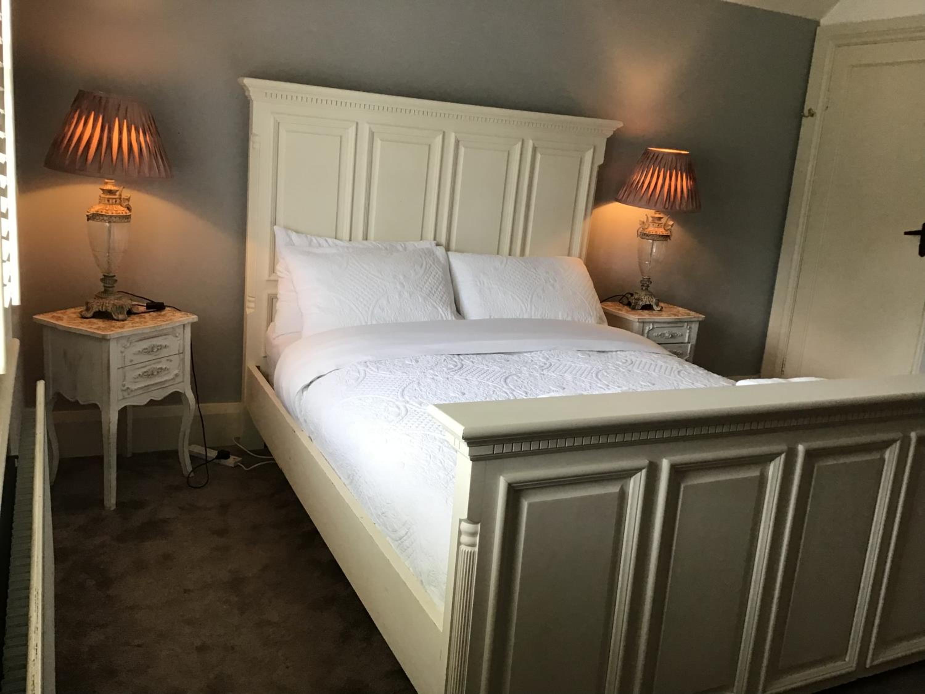 Standard King Room - Photo 8