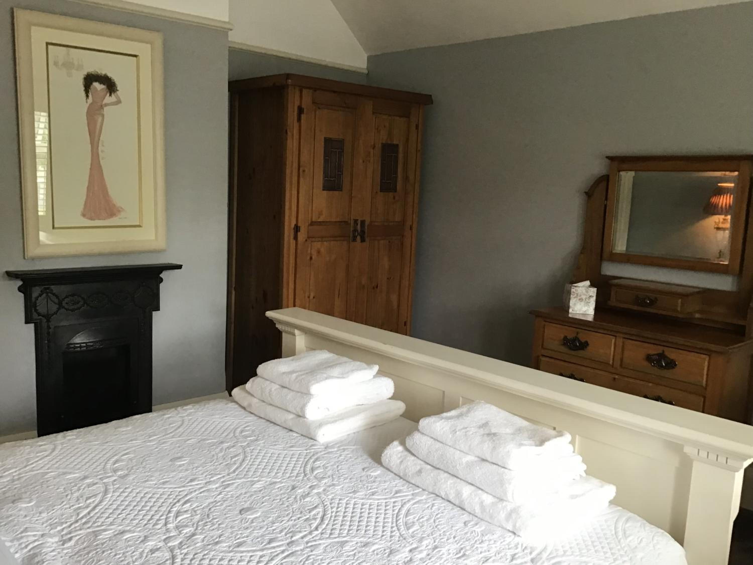 Standard King Room - Photo 7