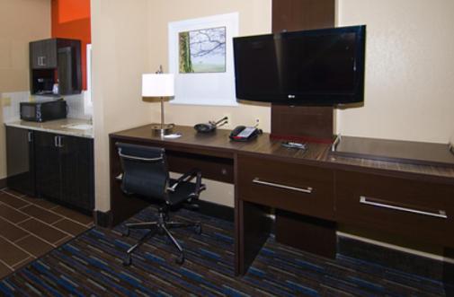 Standard King Room - Accessible - Photo 4