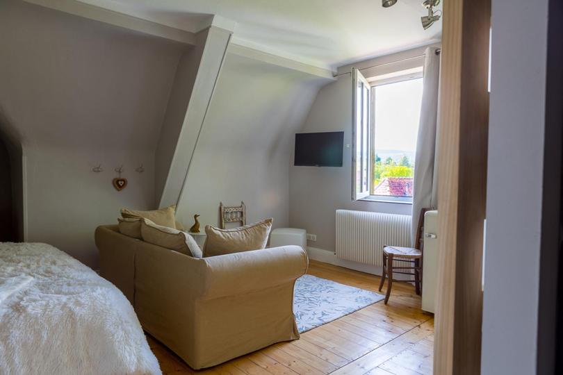 King Studio with Sofa Bed - Photo 3