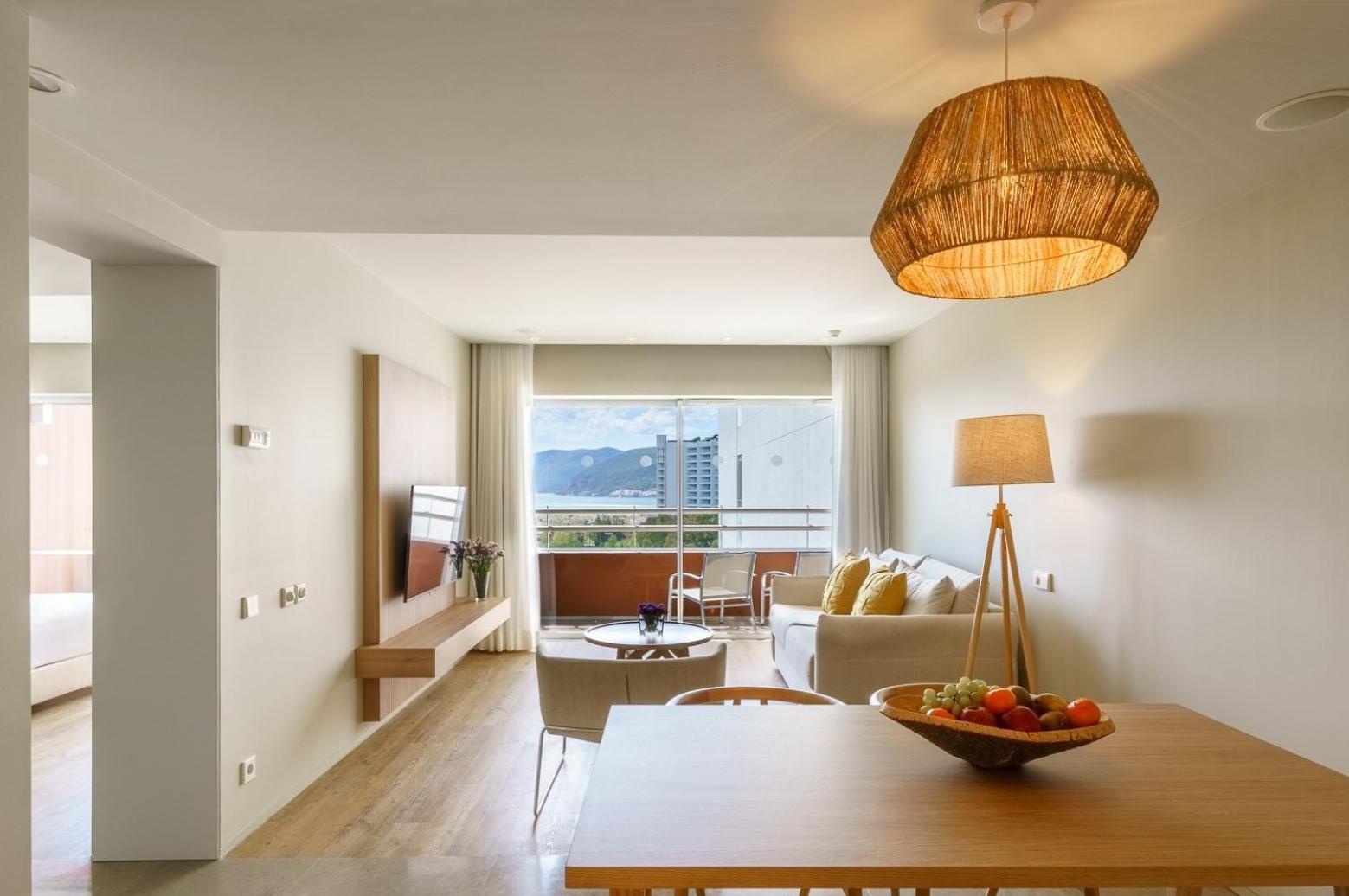 Premium One-Bedroom Suite with Sea View - Photo 3