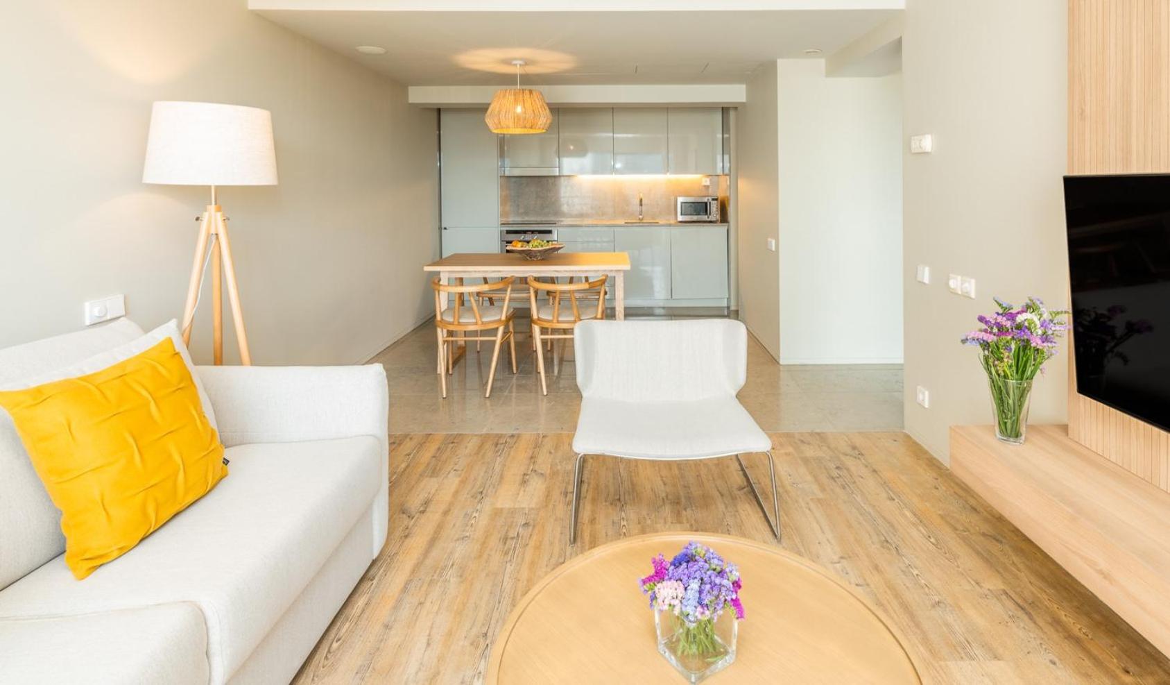 Premium One-Bedroom Suite with Sea View - Photo 8
