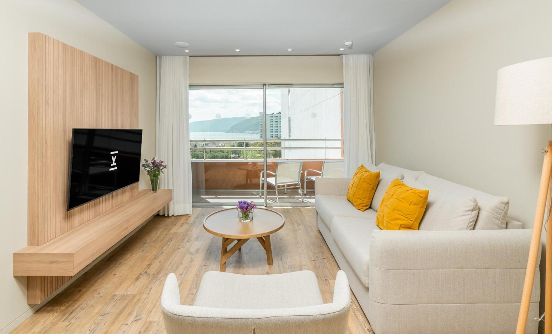 Premium One-Bedroom Suite with Sea View - Photo 7