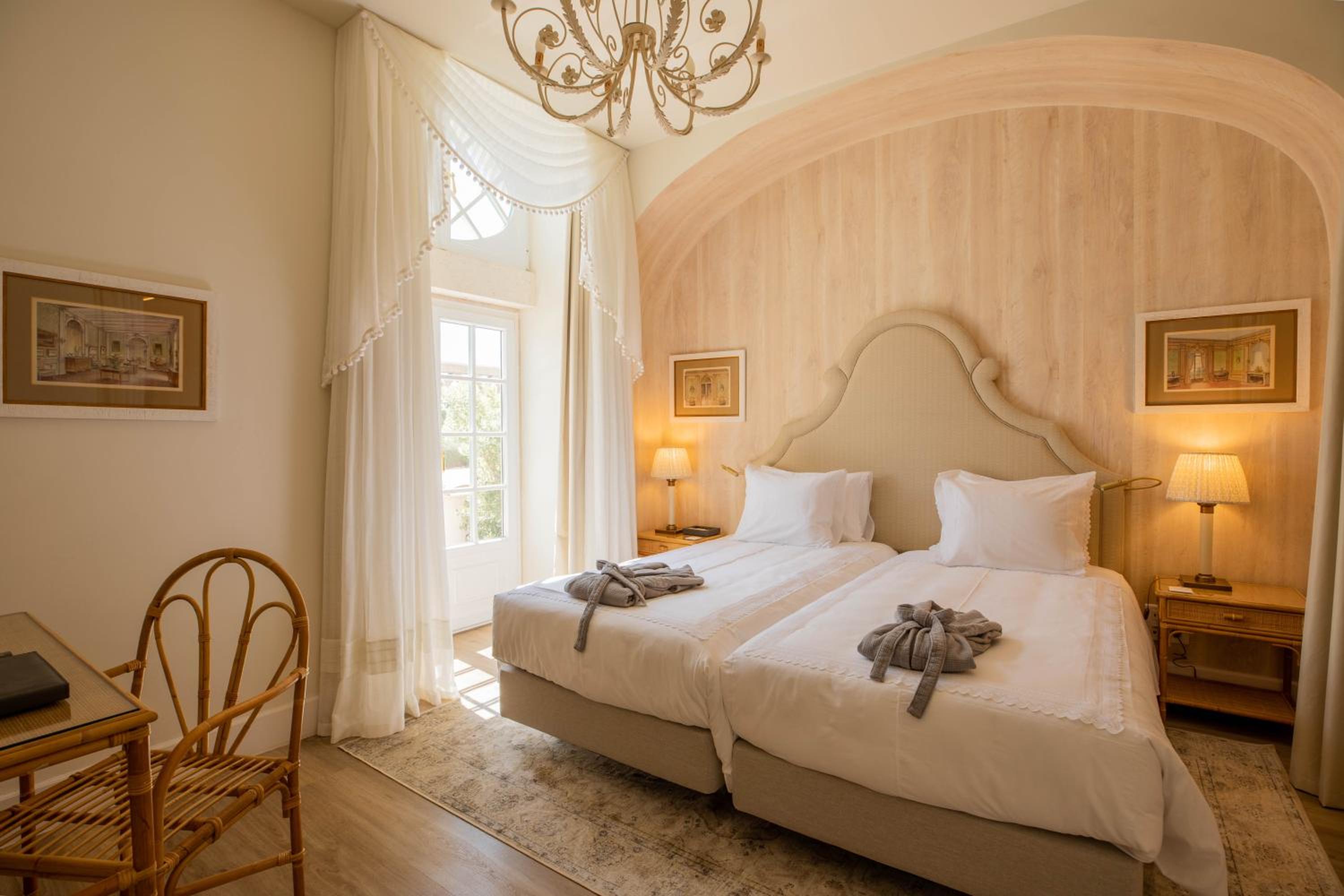 Double Room with Garden View thumbnail 5