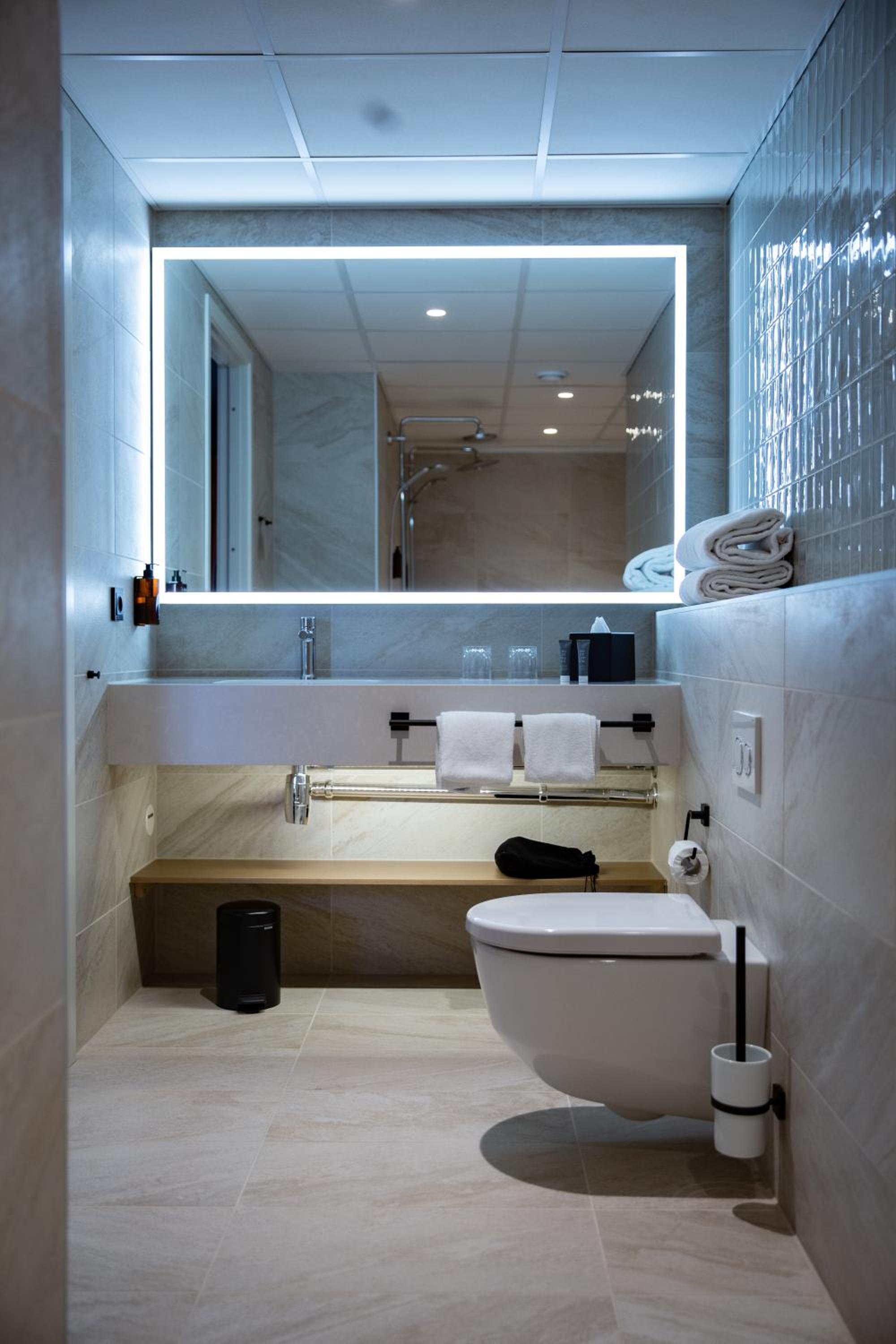 Suite - Photo 2