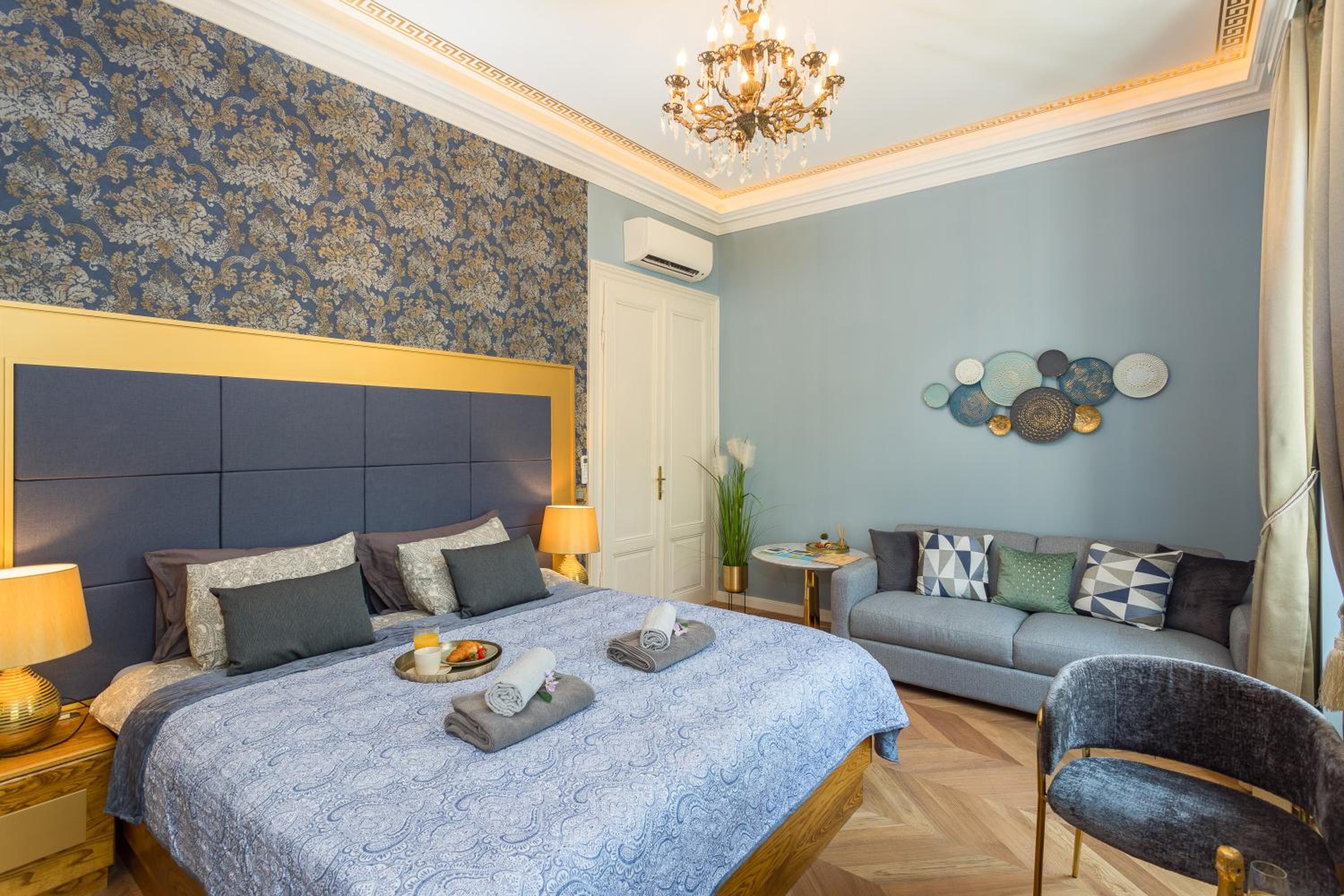 Three-Bedroom Apartment - Photo 36