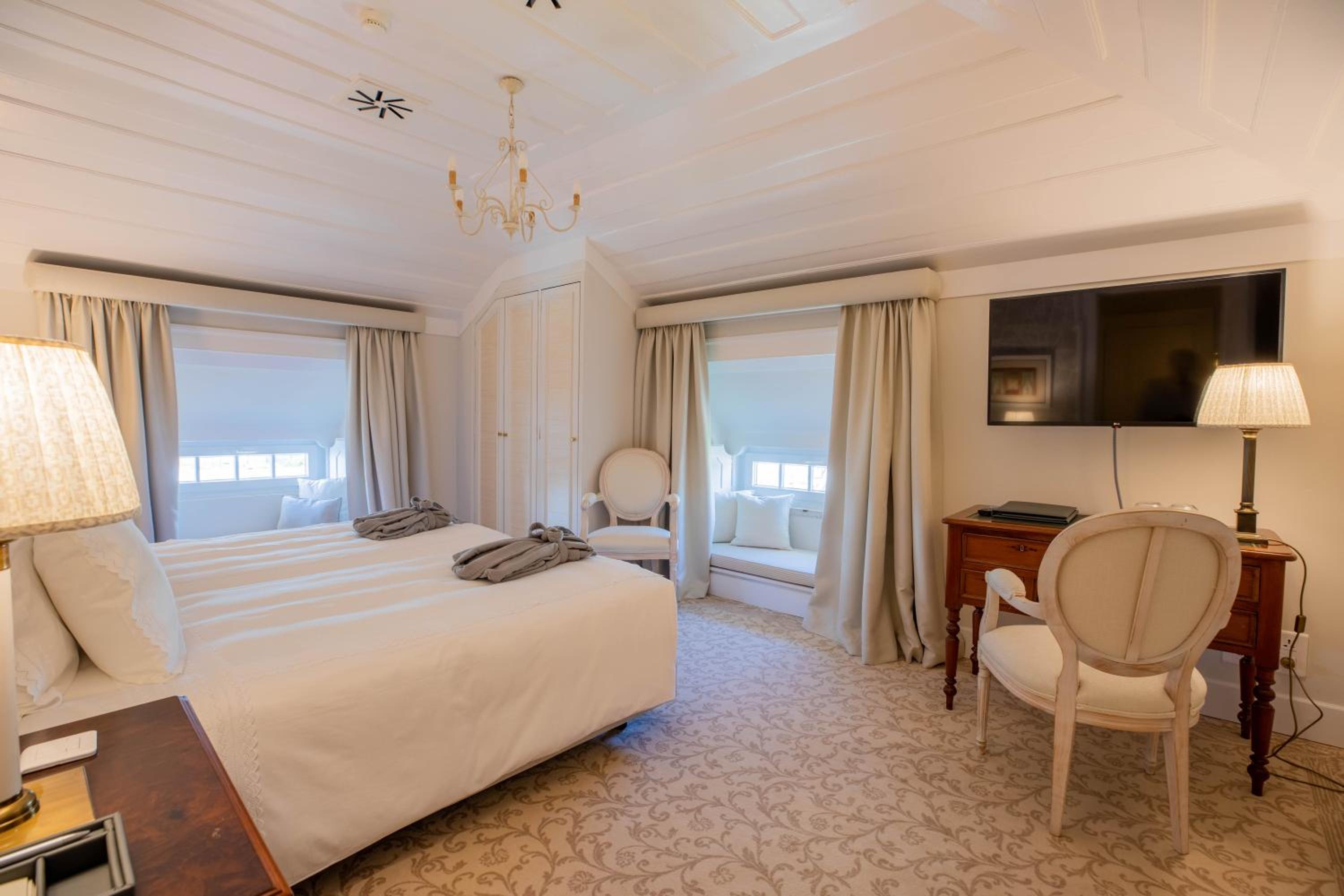 Double Attic Room   - Photo 4