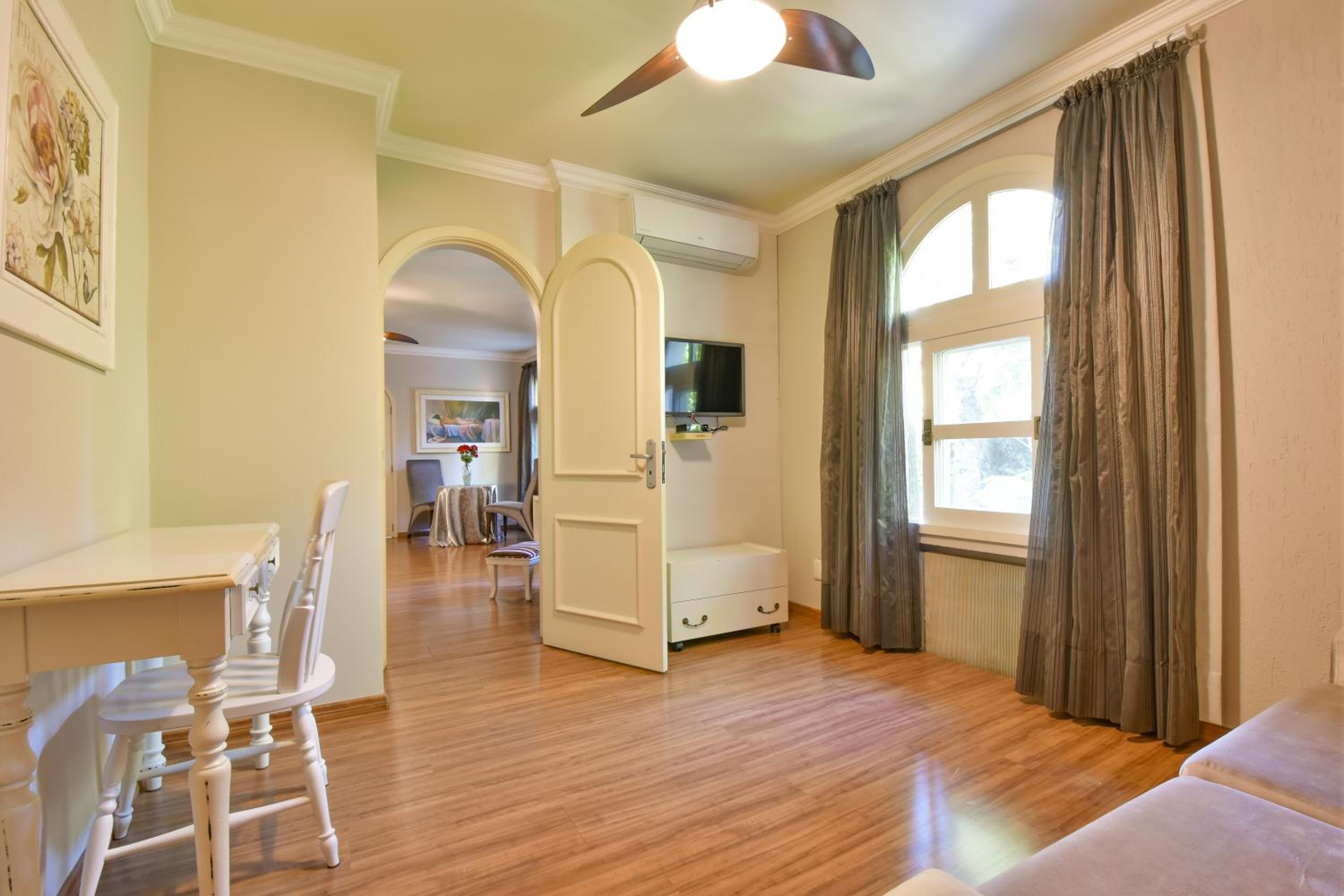 Master Suite com Smart TV photo 2