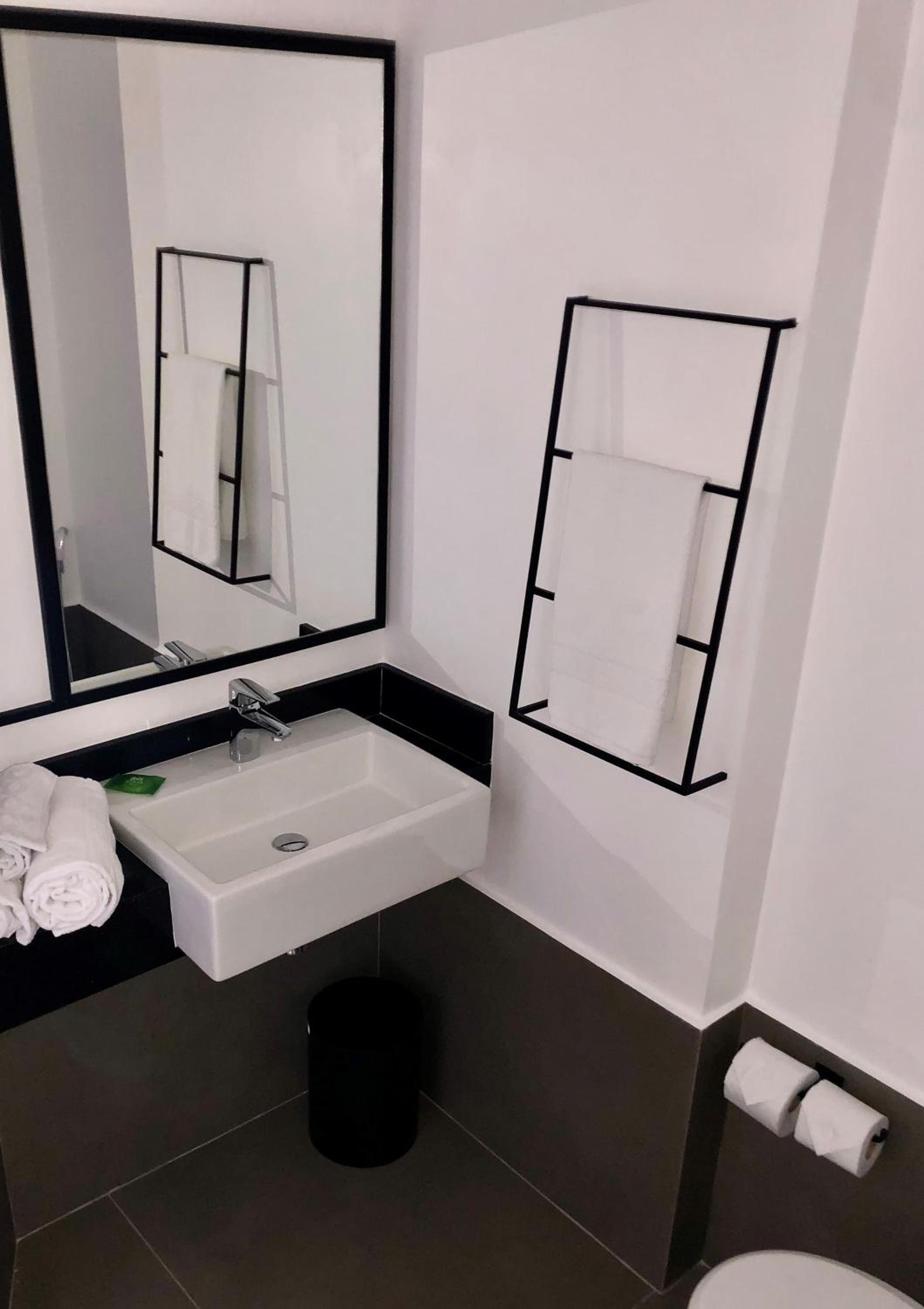 Standard Double Room - Disability Access photo 2