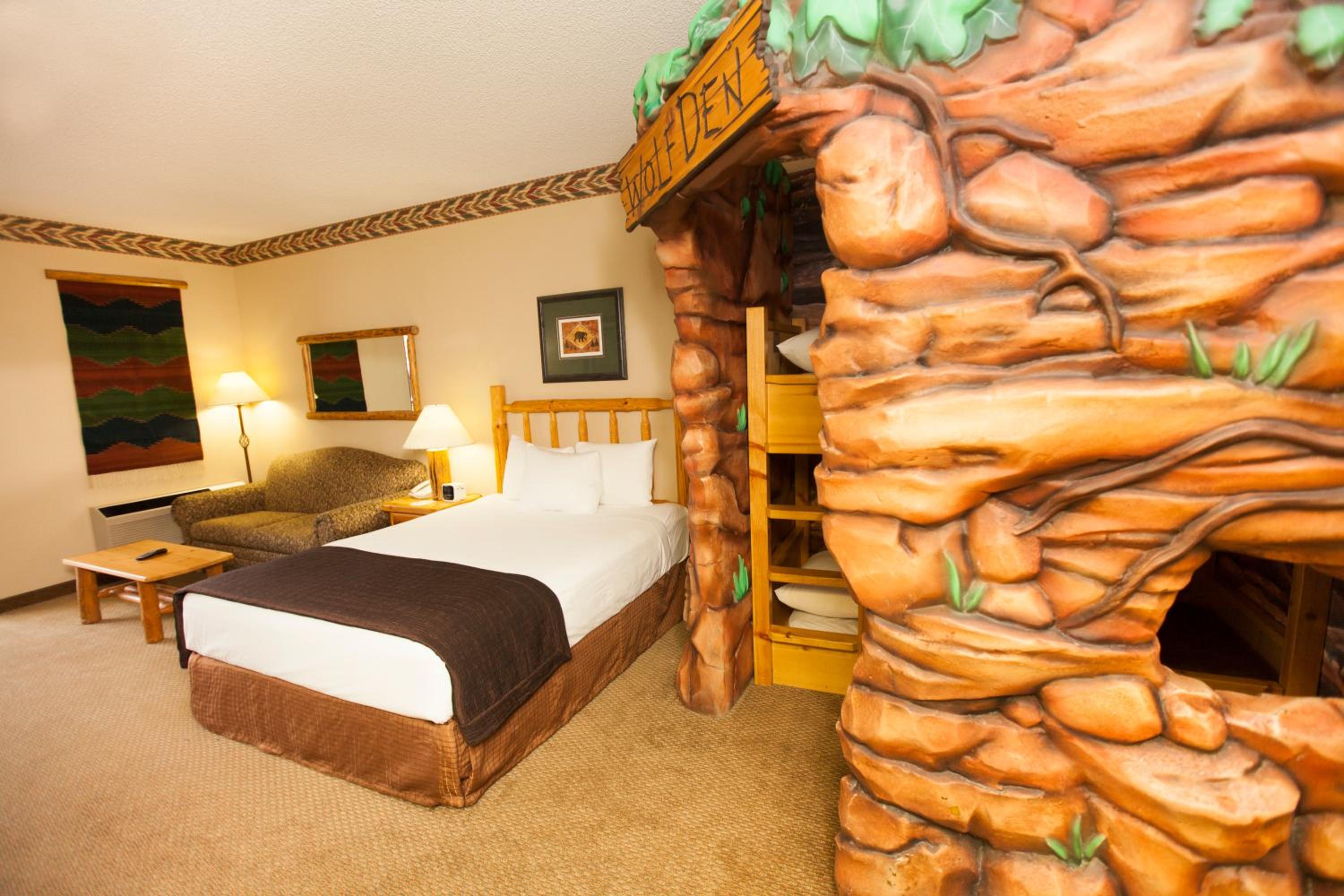 Wolf Den Suites, Balcony/Patio photo 3