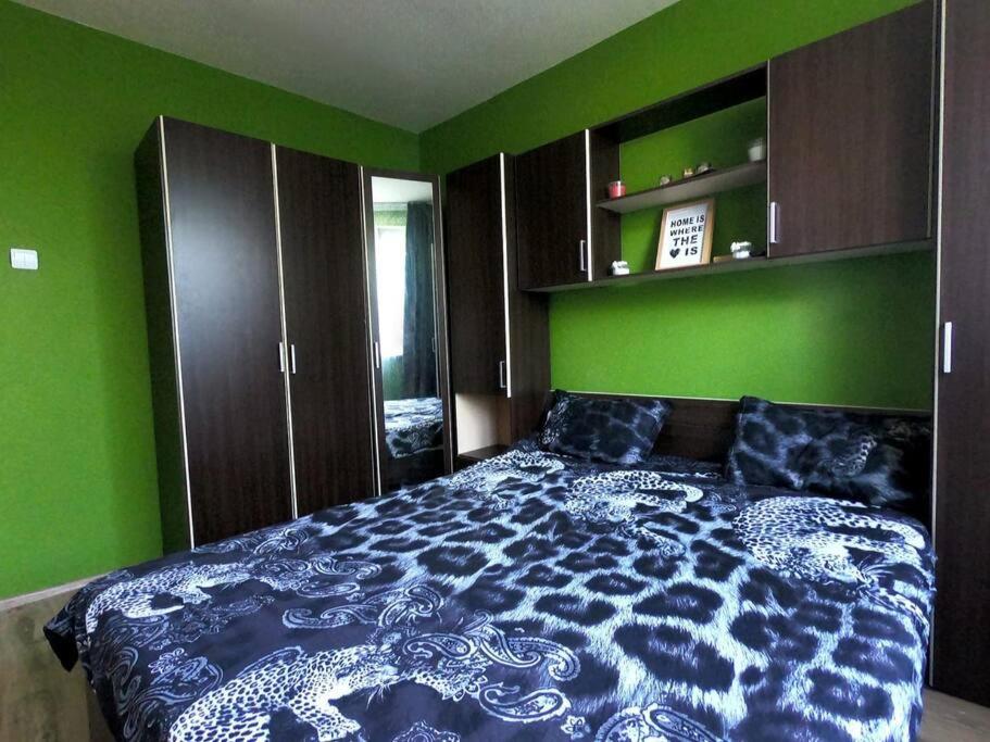 Apartment with Balcony photo 2