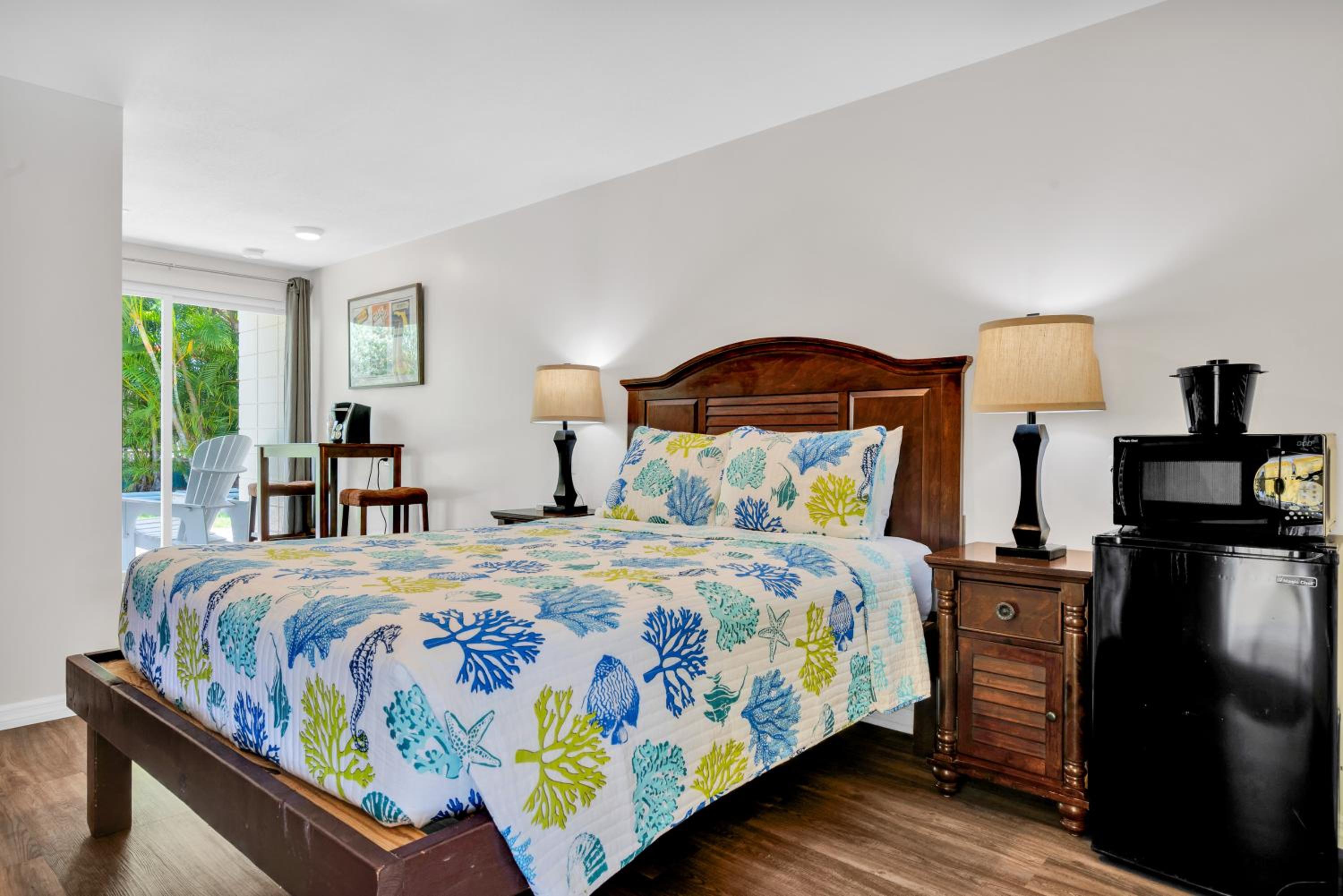 Double Room with Pool View - Photo 6