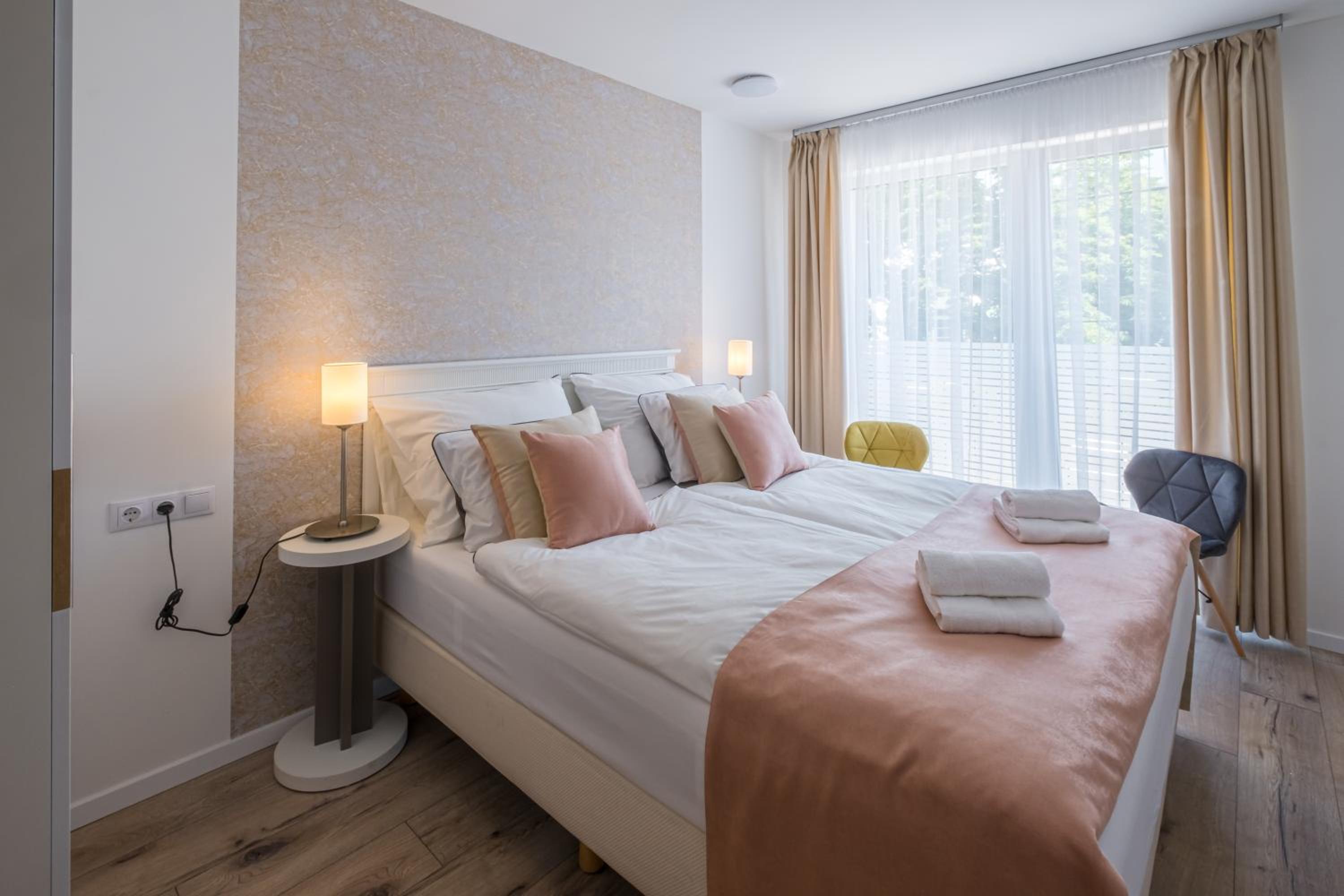 Standard Queen Room