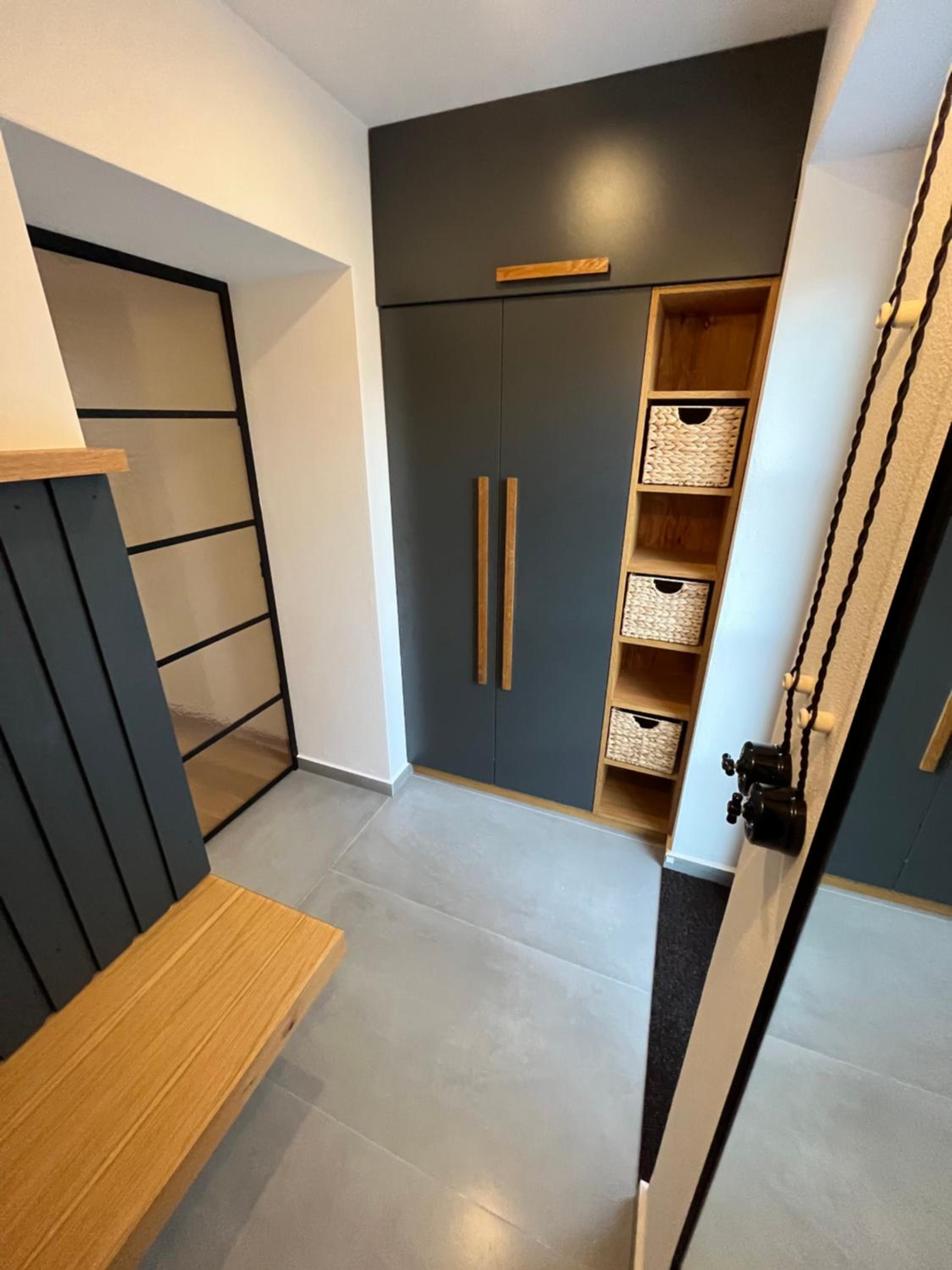 One-Bedroom Apartment - Photo 1