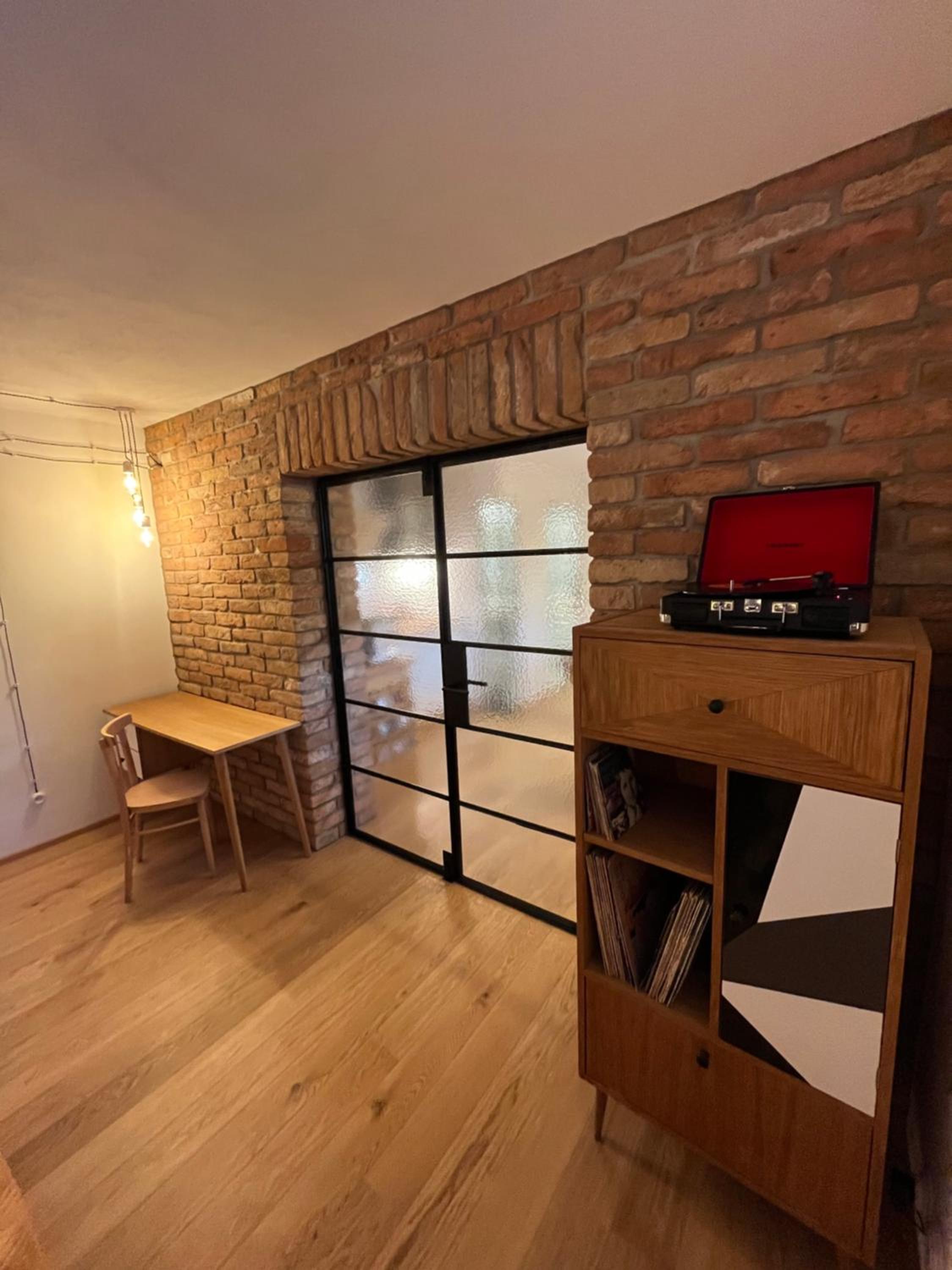 One-Bedroom Apartment - Photo 2