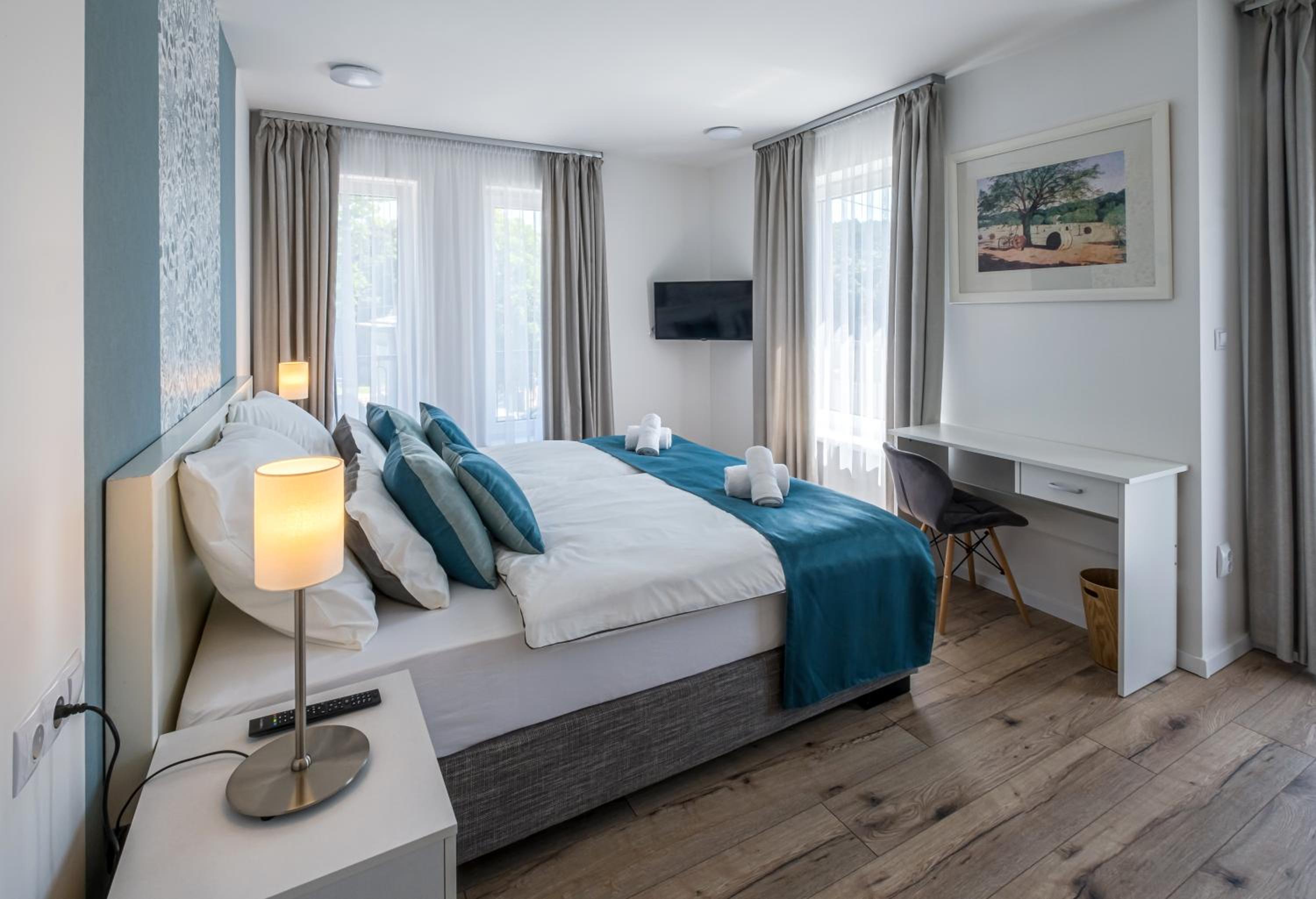 Double or Twin Room with Extra Bed photo 2