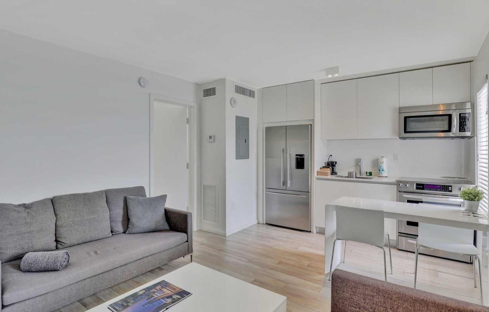 One-Bedroom Apartment - 1 Queen photo 2