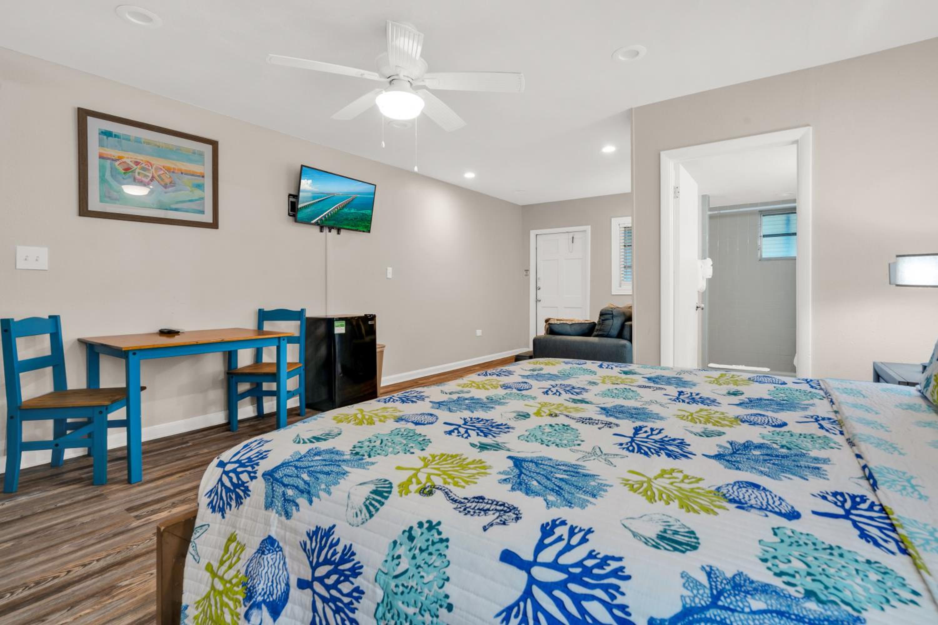 Standard King Room - Photo 2