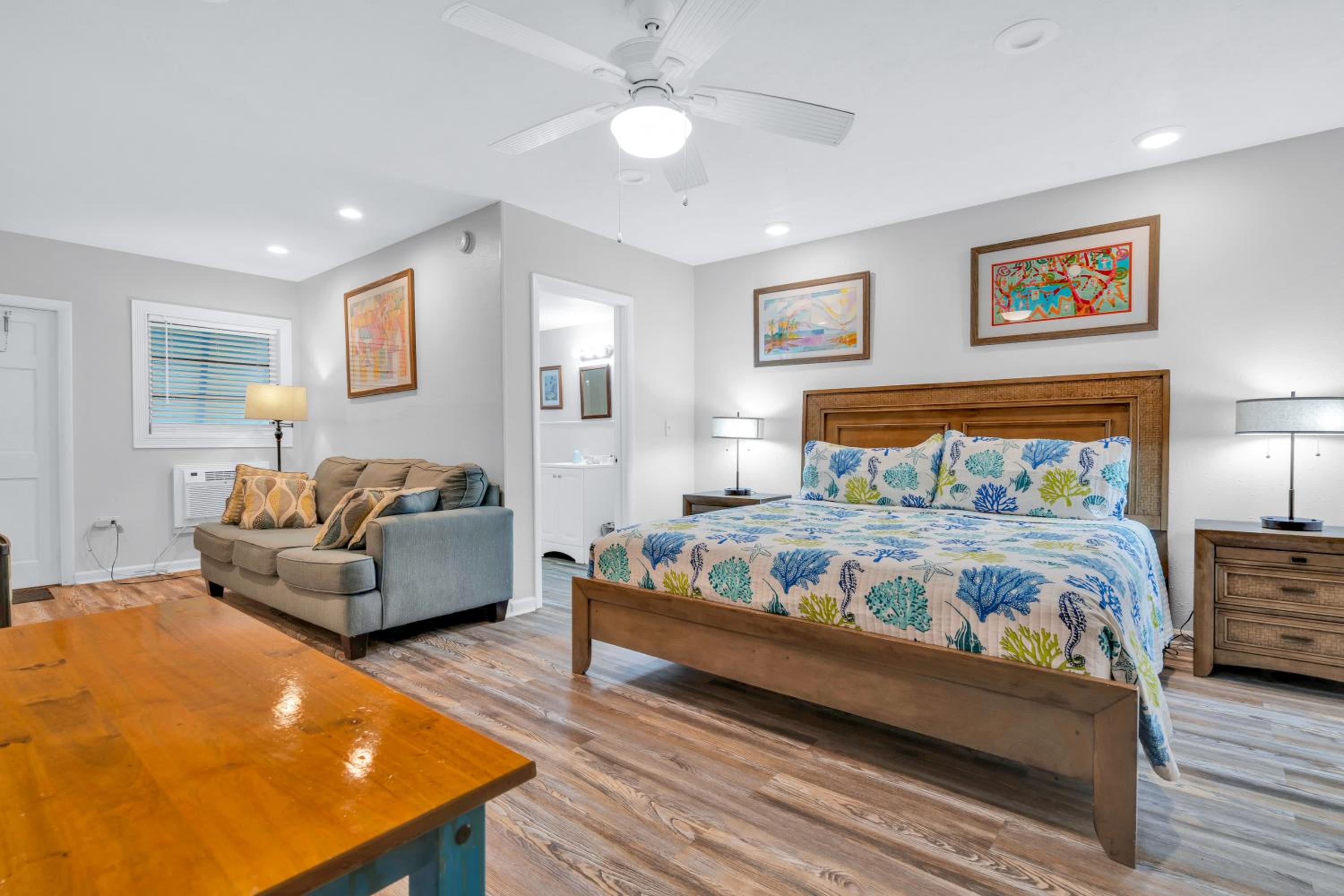 Standard King Room - Photo 5