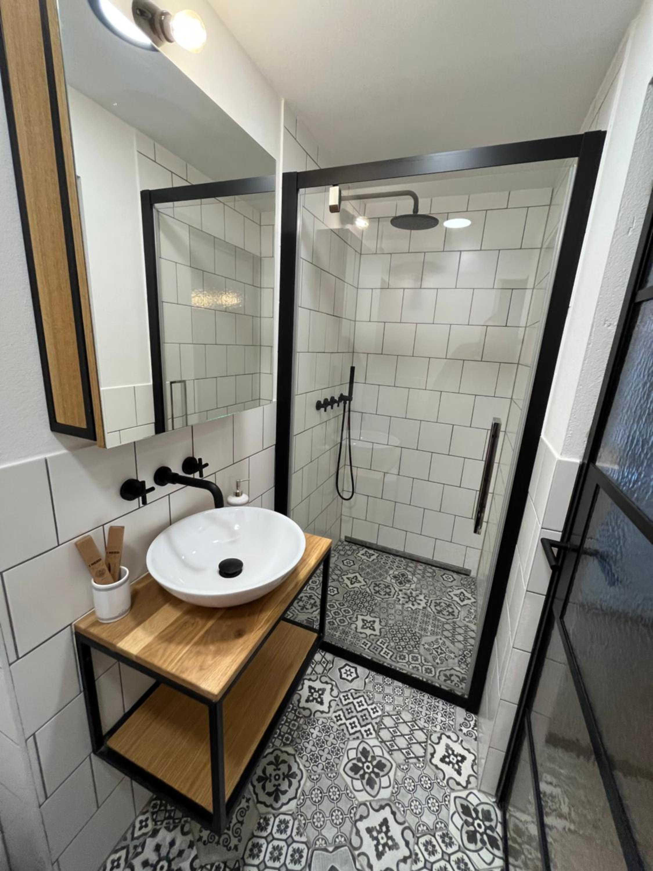 One-Bedroom Apartment - Photo 11