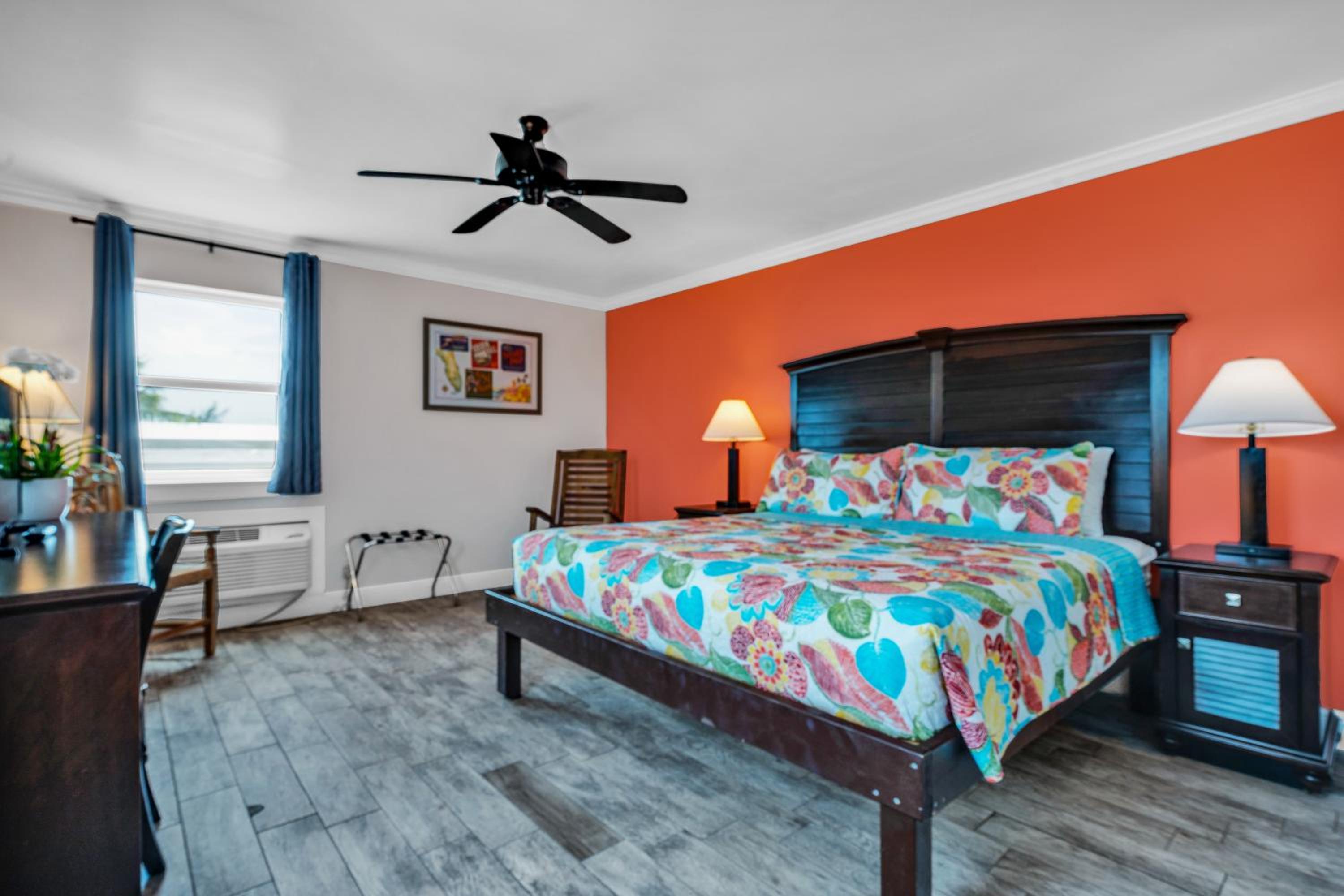 Deluxe King Room - Photo 7