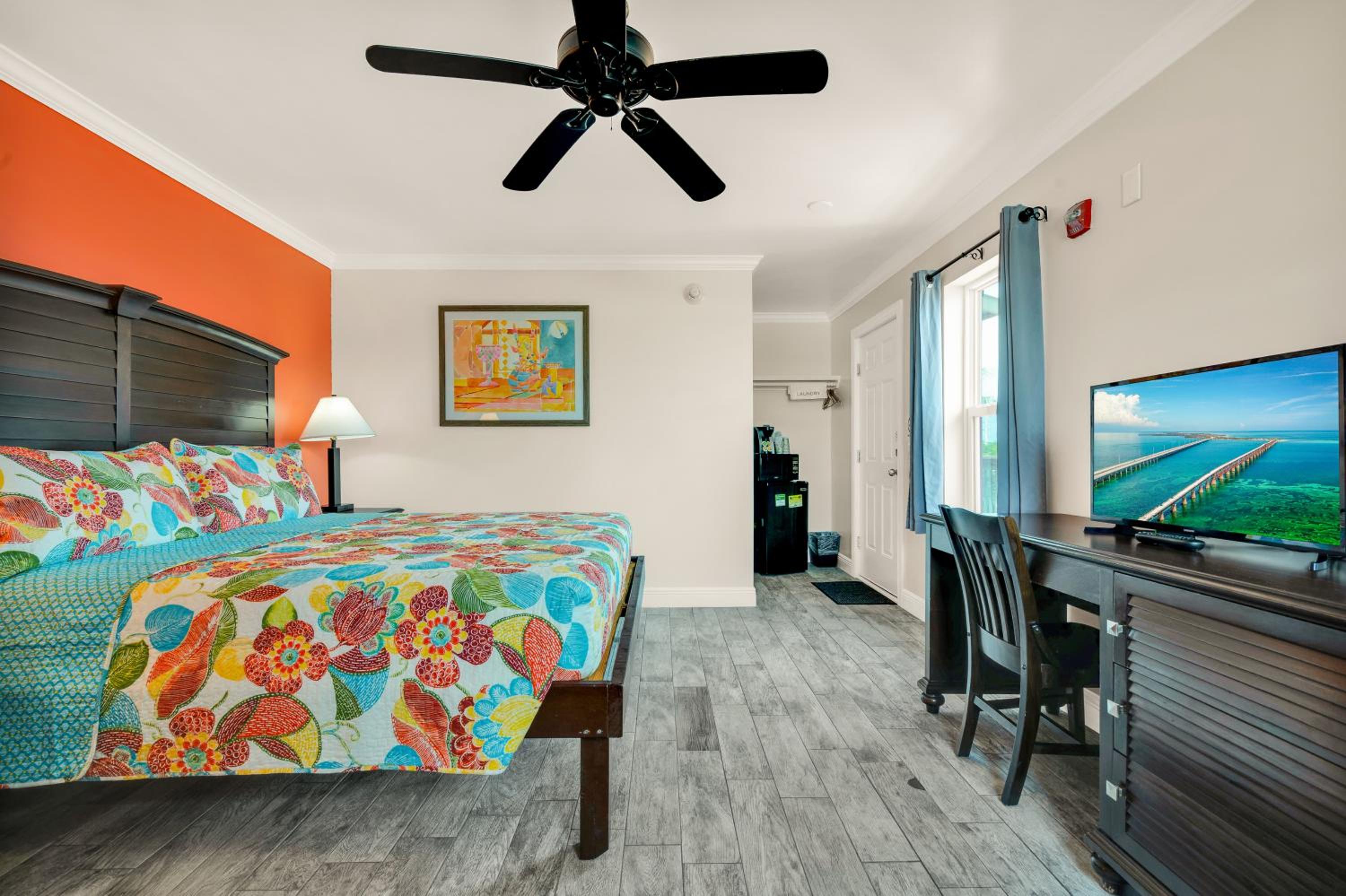 Deluxe King Room - Photo 3