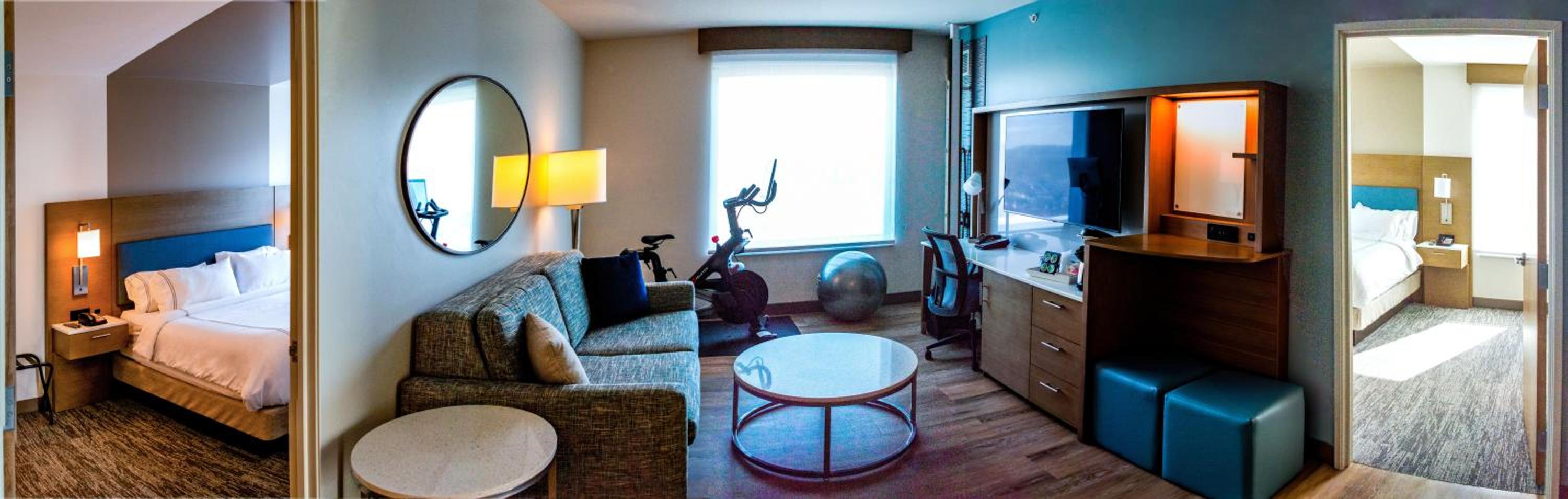 Two-Bedroom Suite - Photo 7