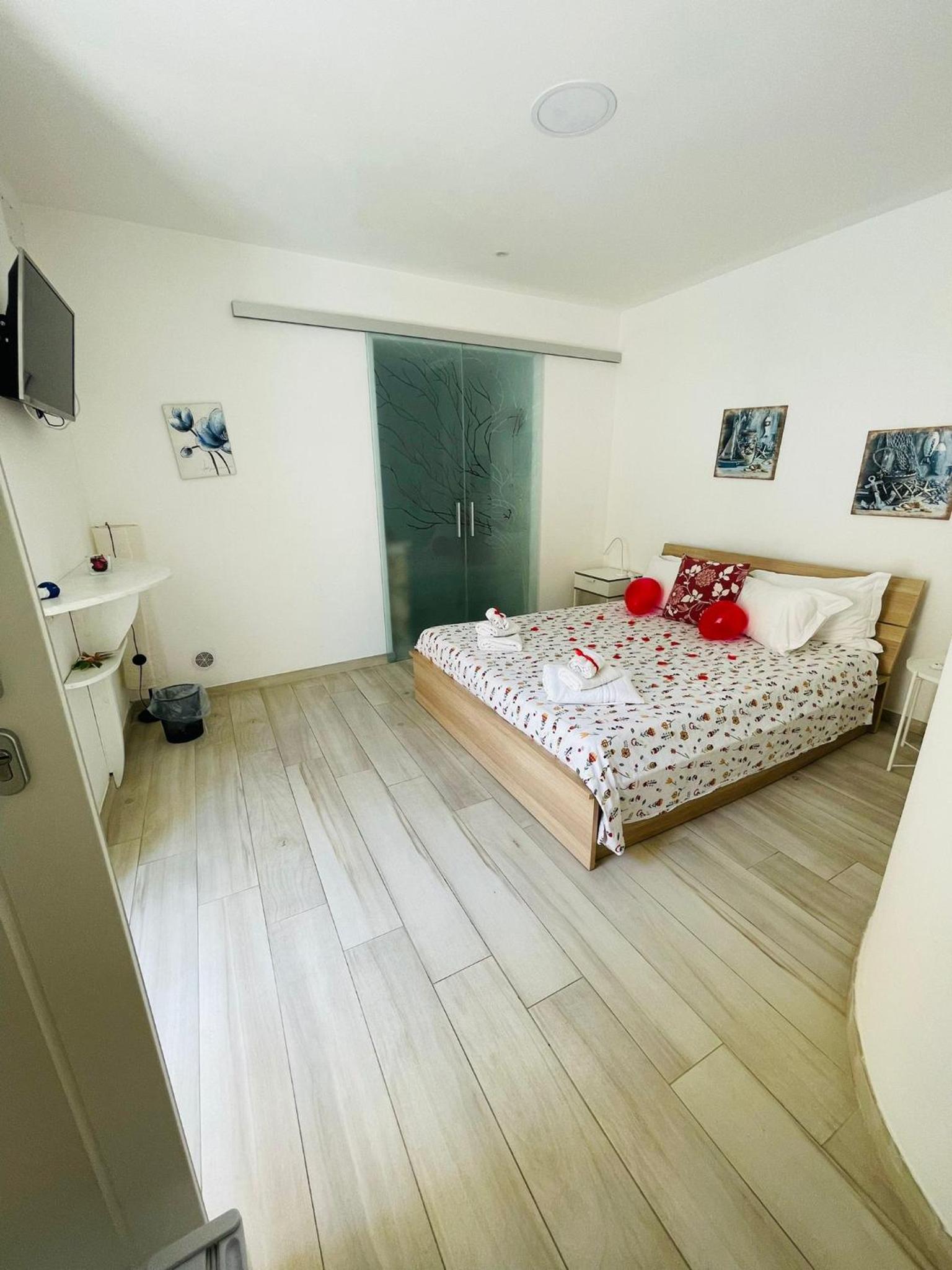 Suite with Spa Bath - Photo 9