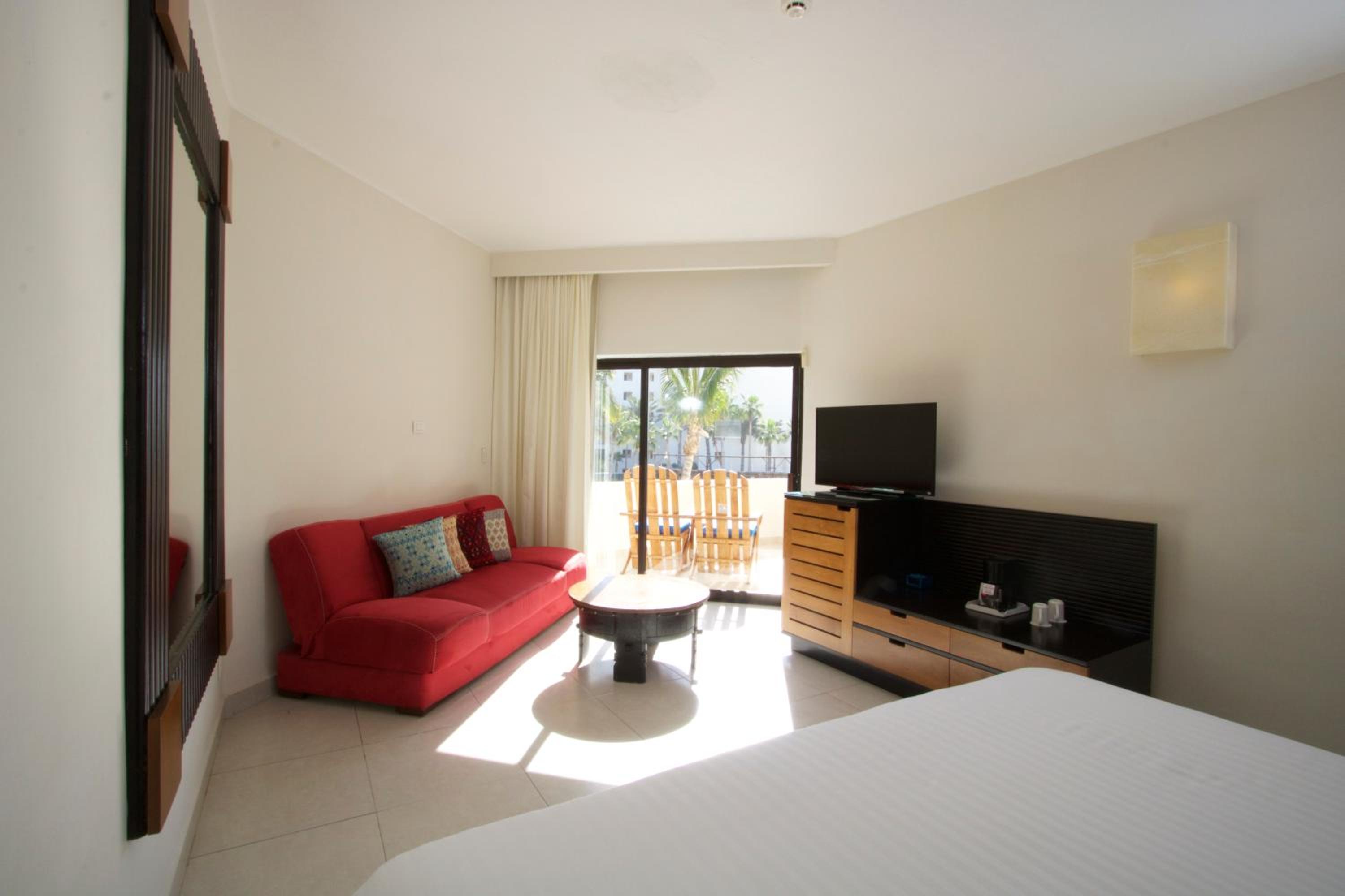 Standard King Room - Photo 13