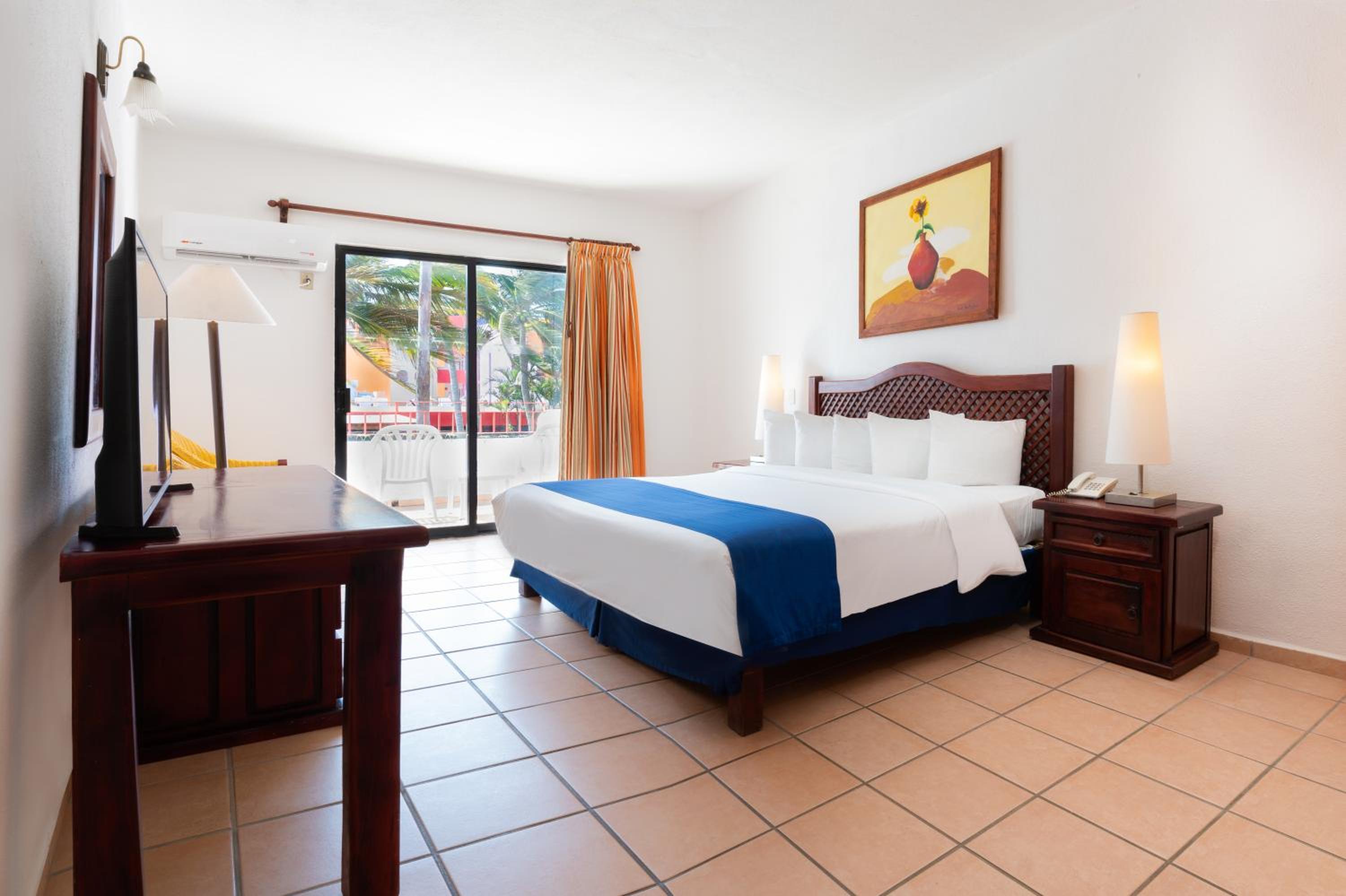 Standard King Room - Photo 3