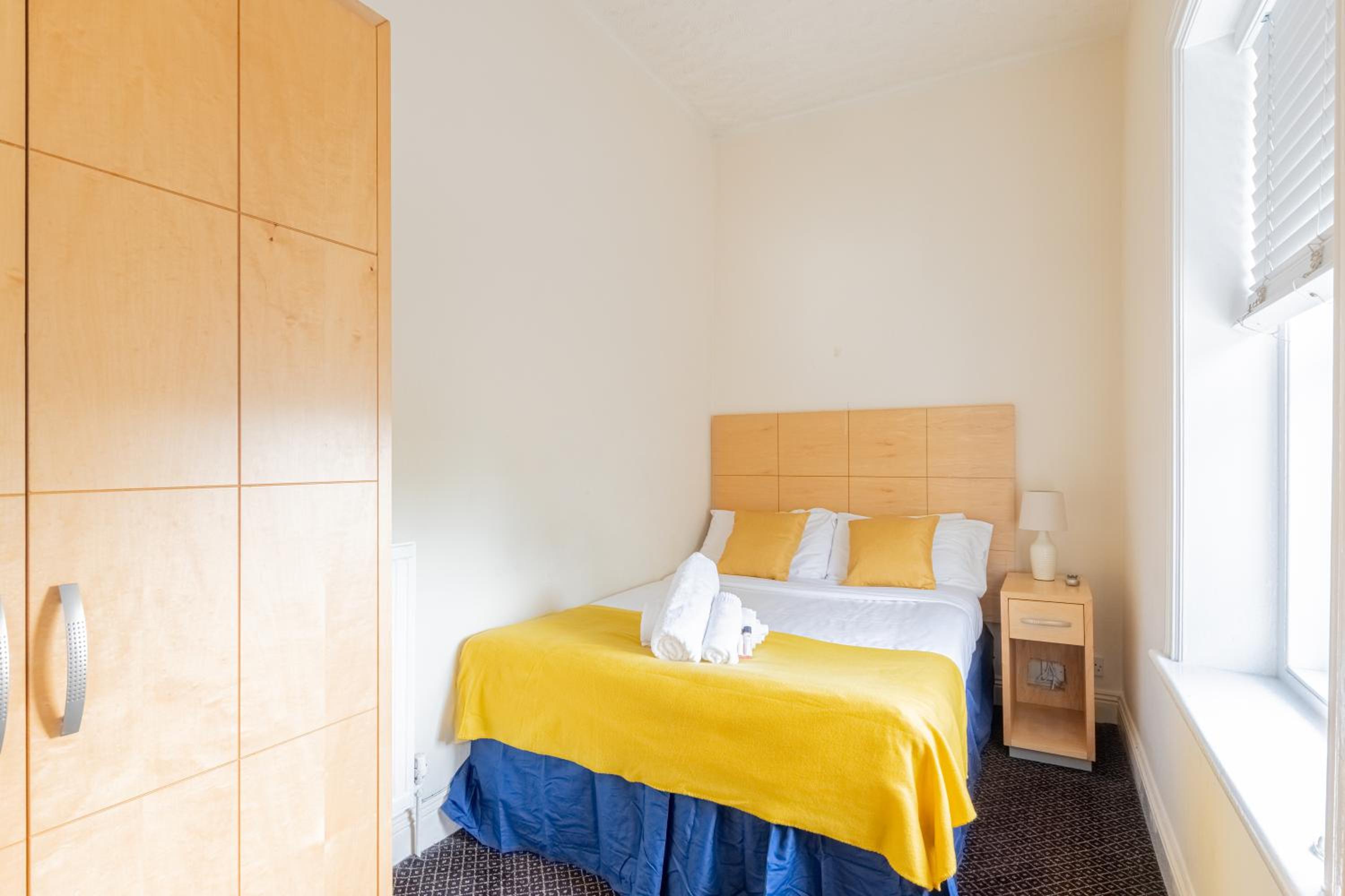 Small Double Room - Photo 13