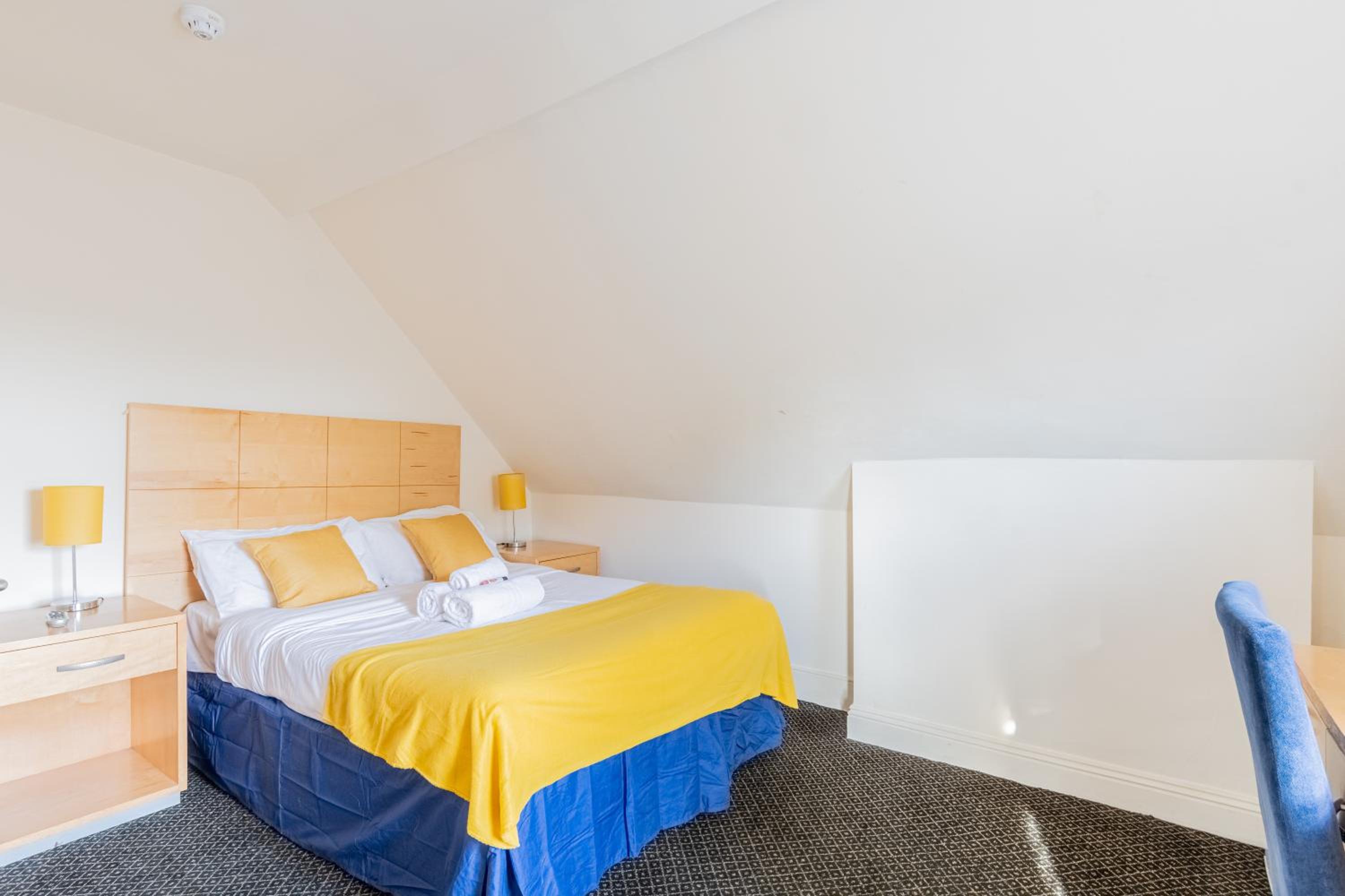 Standard Double Room - Photo 17