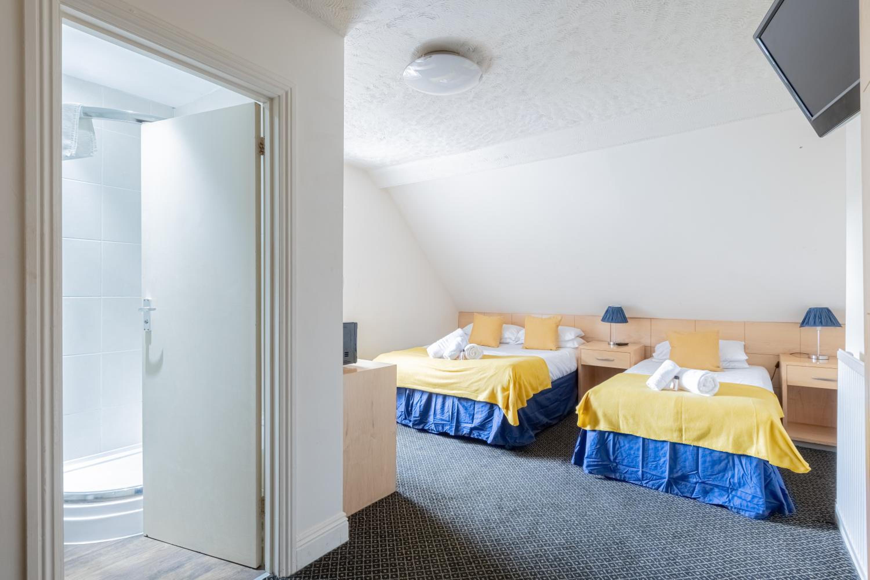 Standard Triple Room - Photo 3