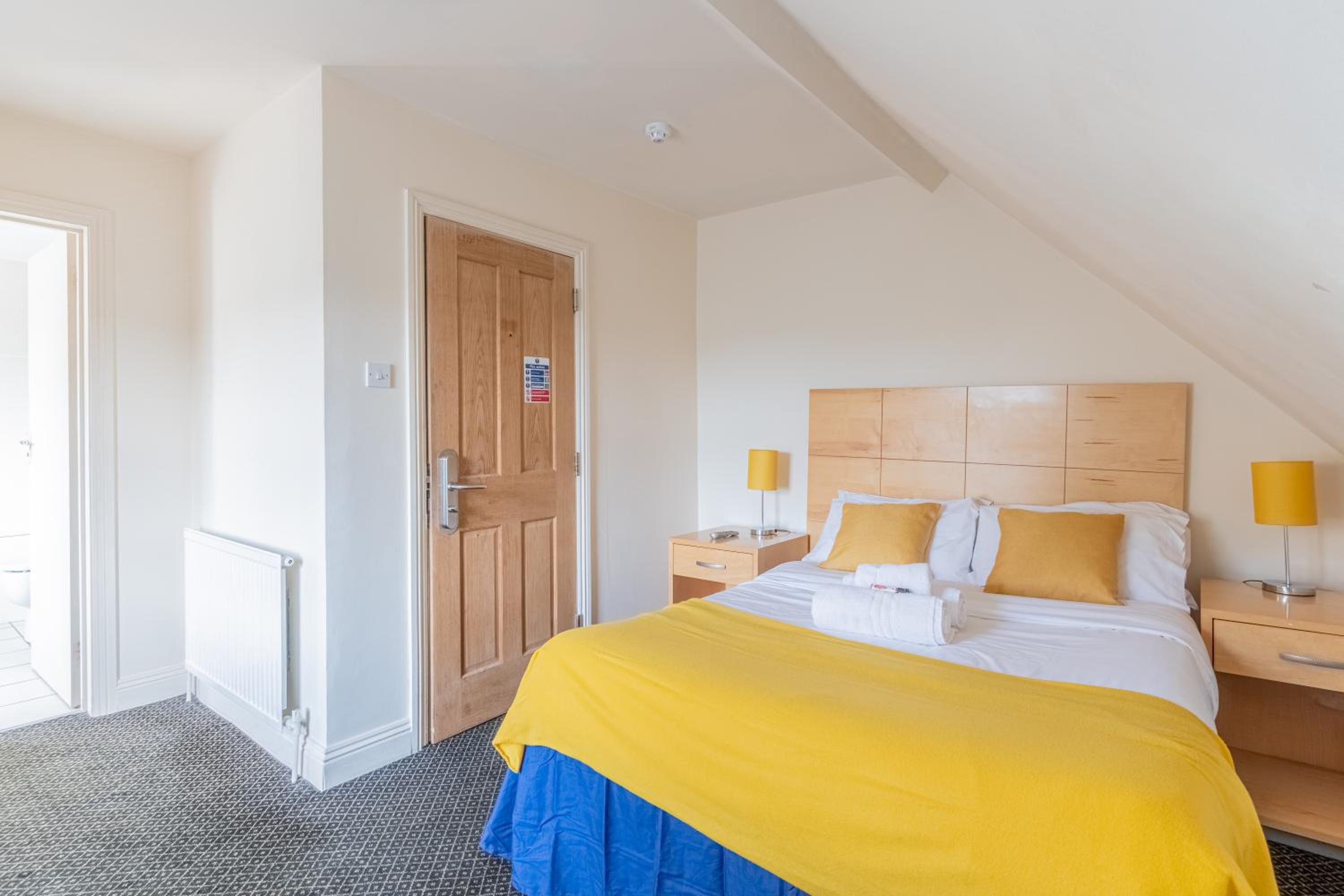 Standard Double Room - Photo 18