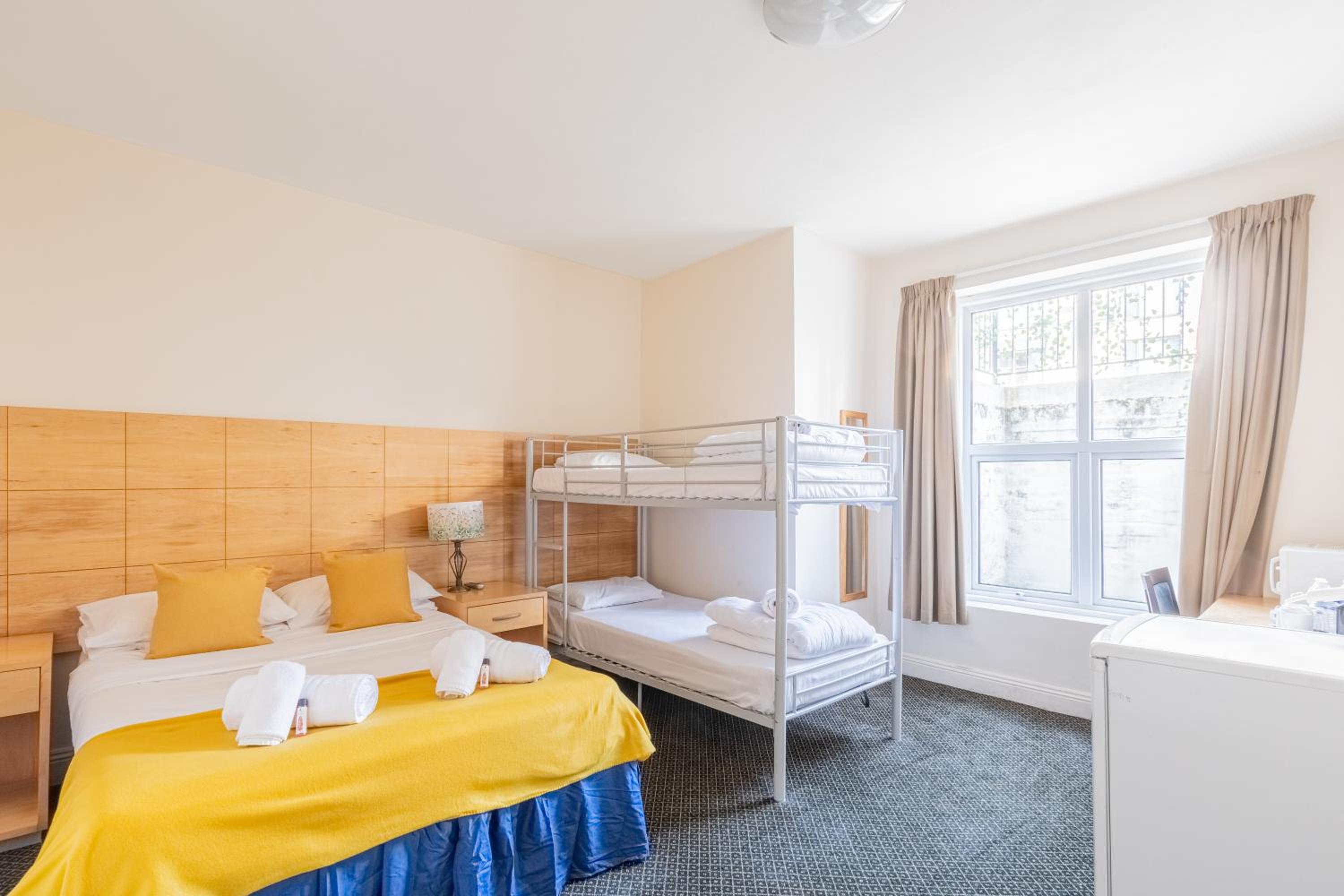 Standard Quadruple Room - Photo 21