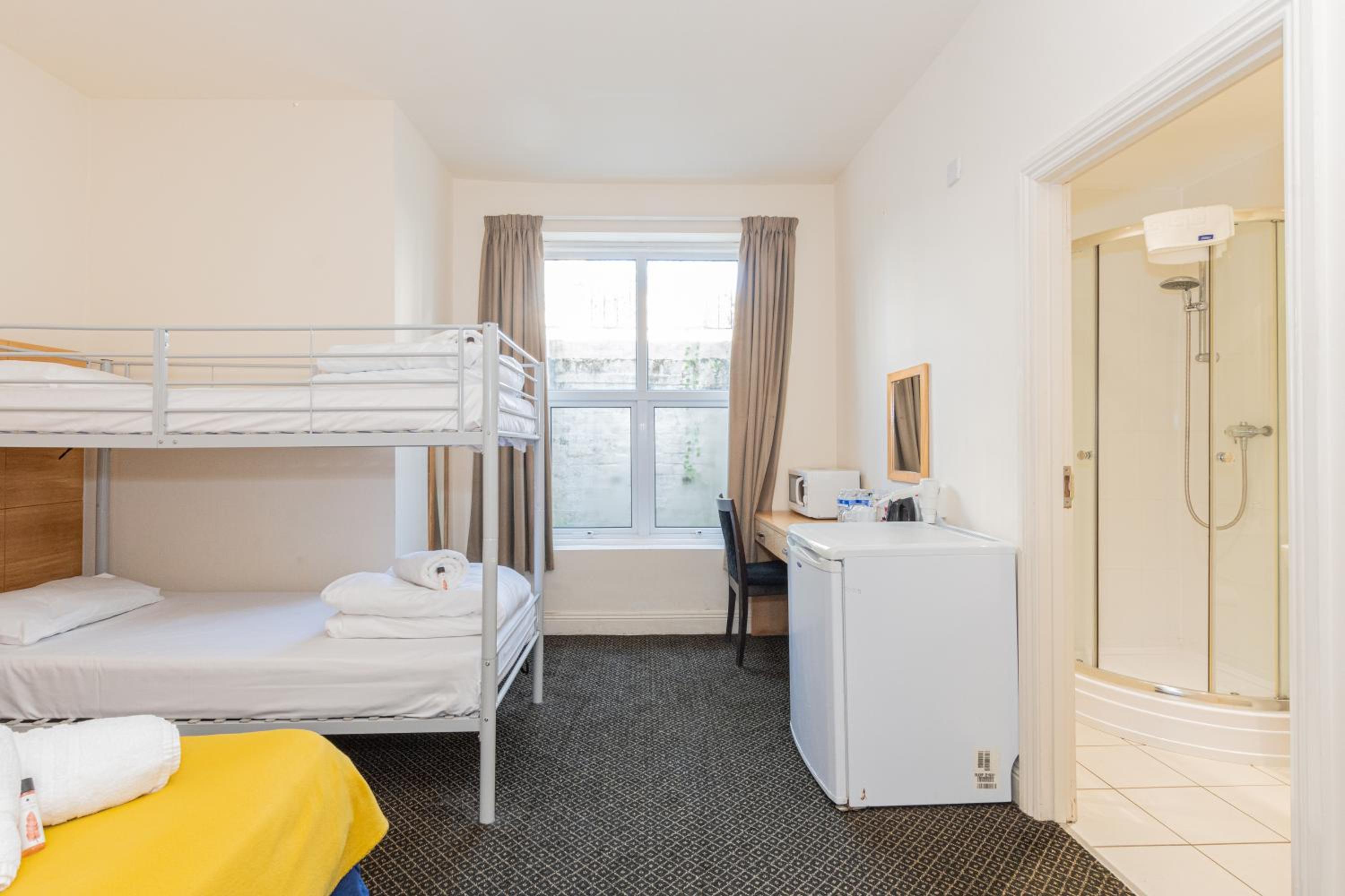 Standard Quadruple Room - Photo 24